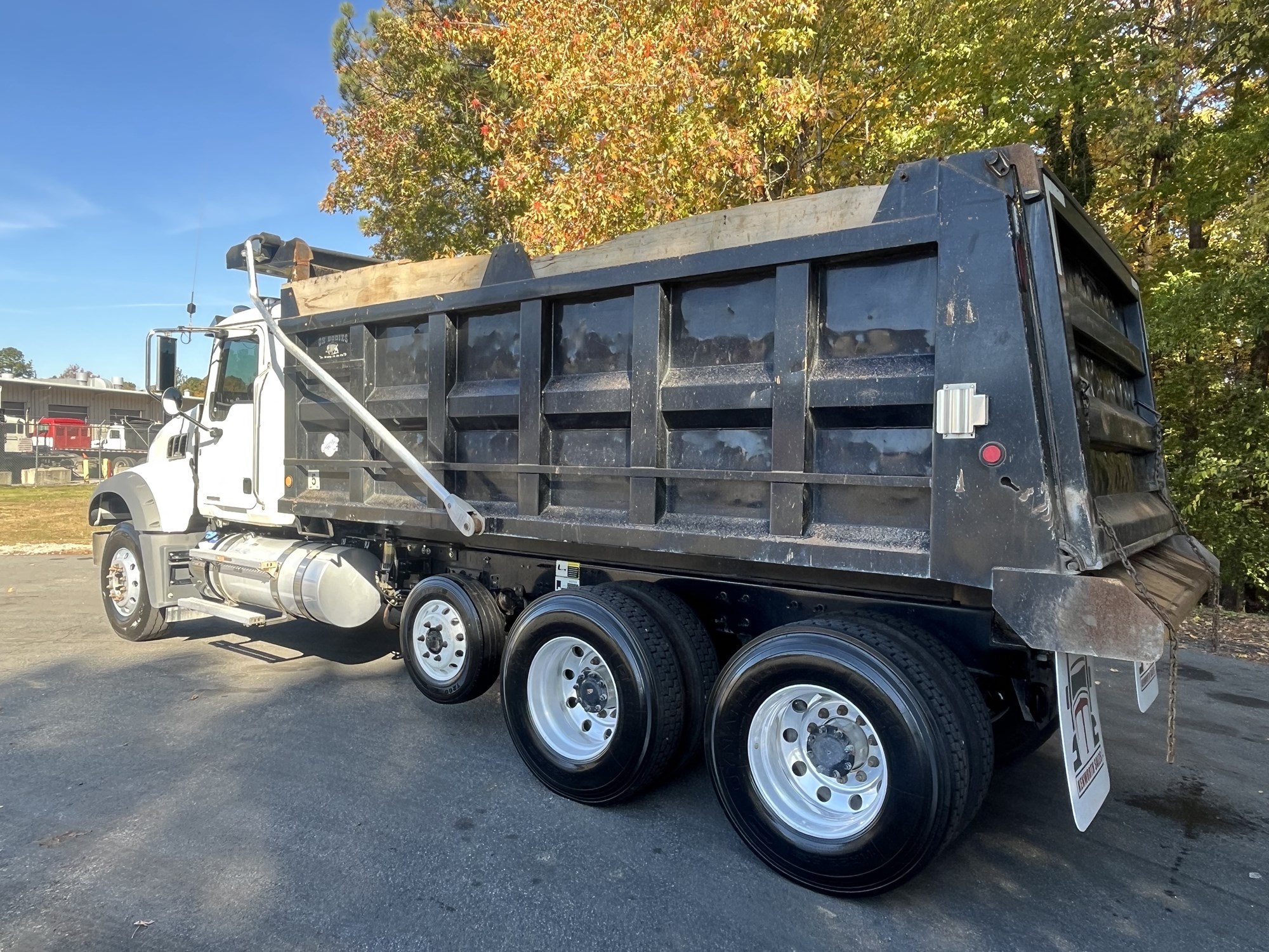 2023 Mack Granite - image 6 of 6