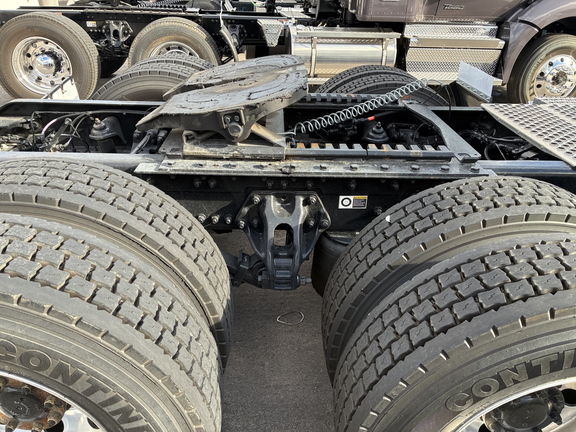 2024 Kenworth T880 2024 Kenworth T880 - image 3 of 6