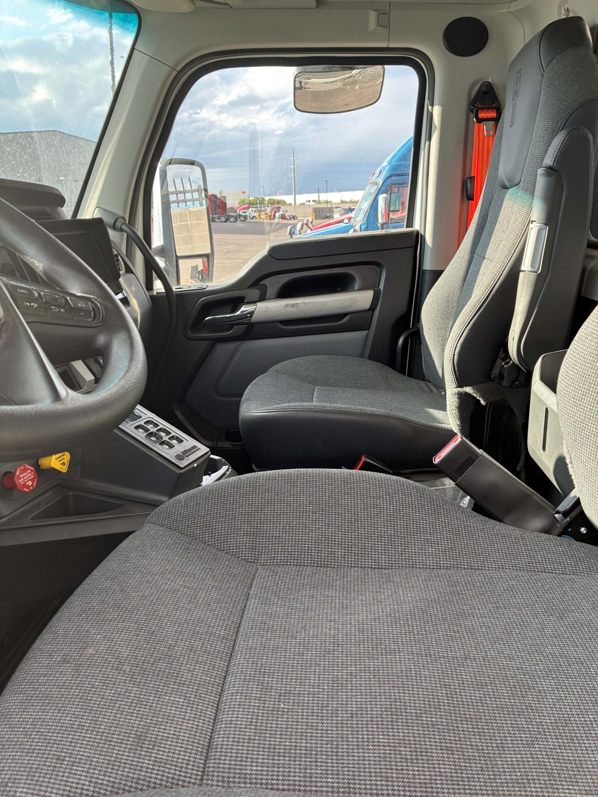 2024 Kenworth T880 2024 Kenworth T880 - image 6 of 6