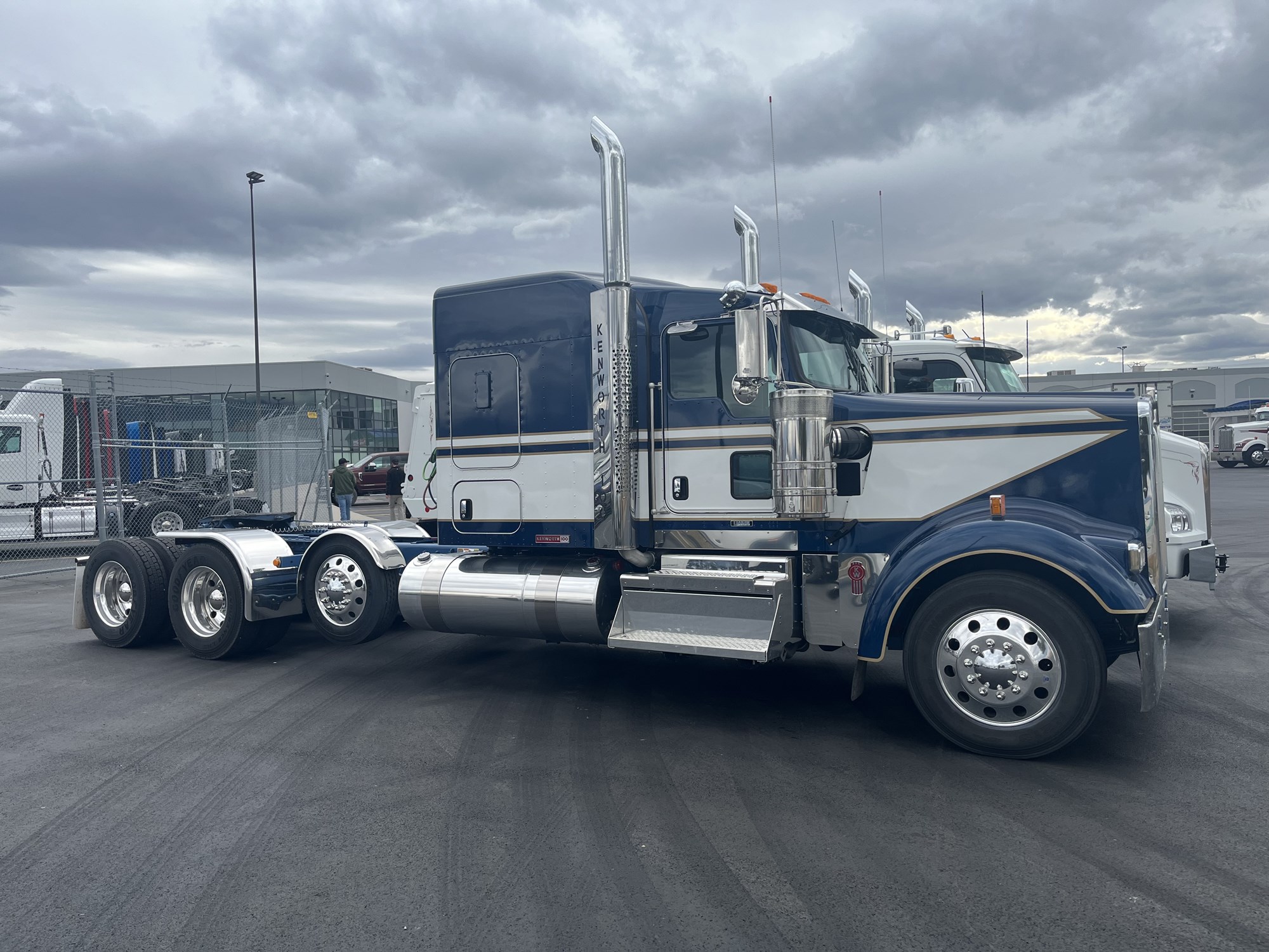 2024 Kenworth W900 2024 Kenworth W900 - image 1 of 6