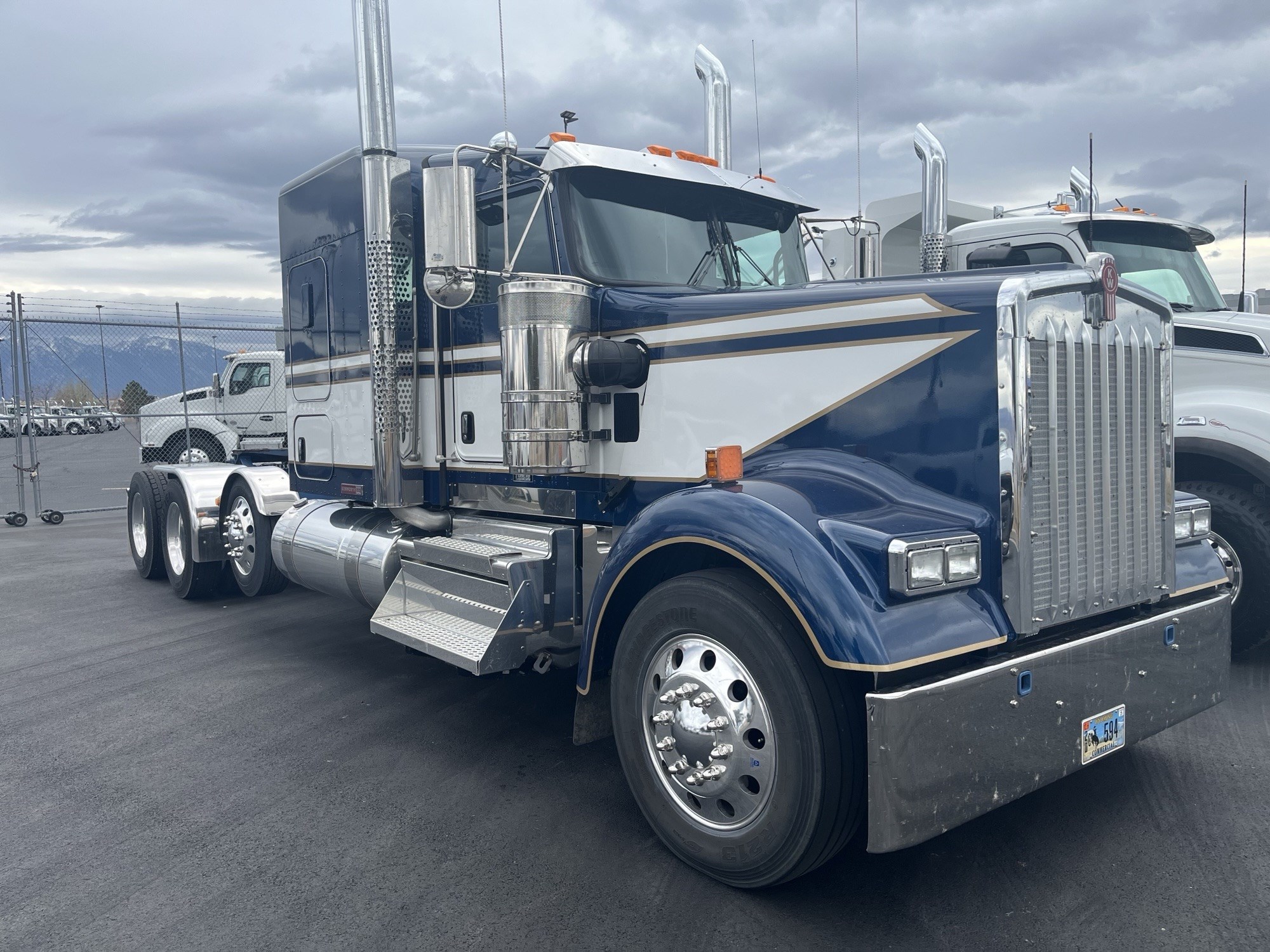 2024 Kenworth W900 2024 Kenworth W900 - image 2 of 6