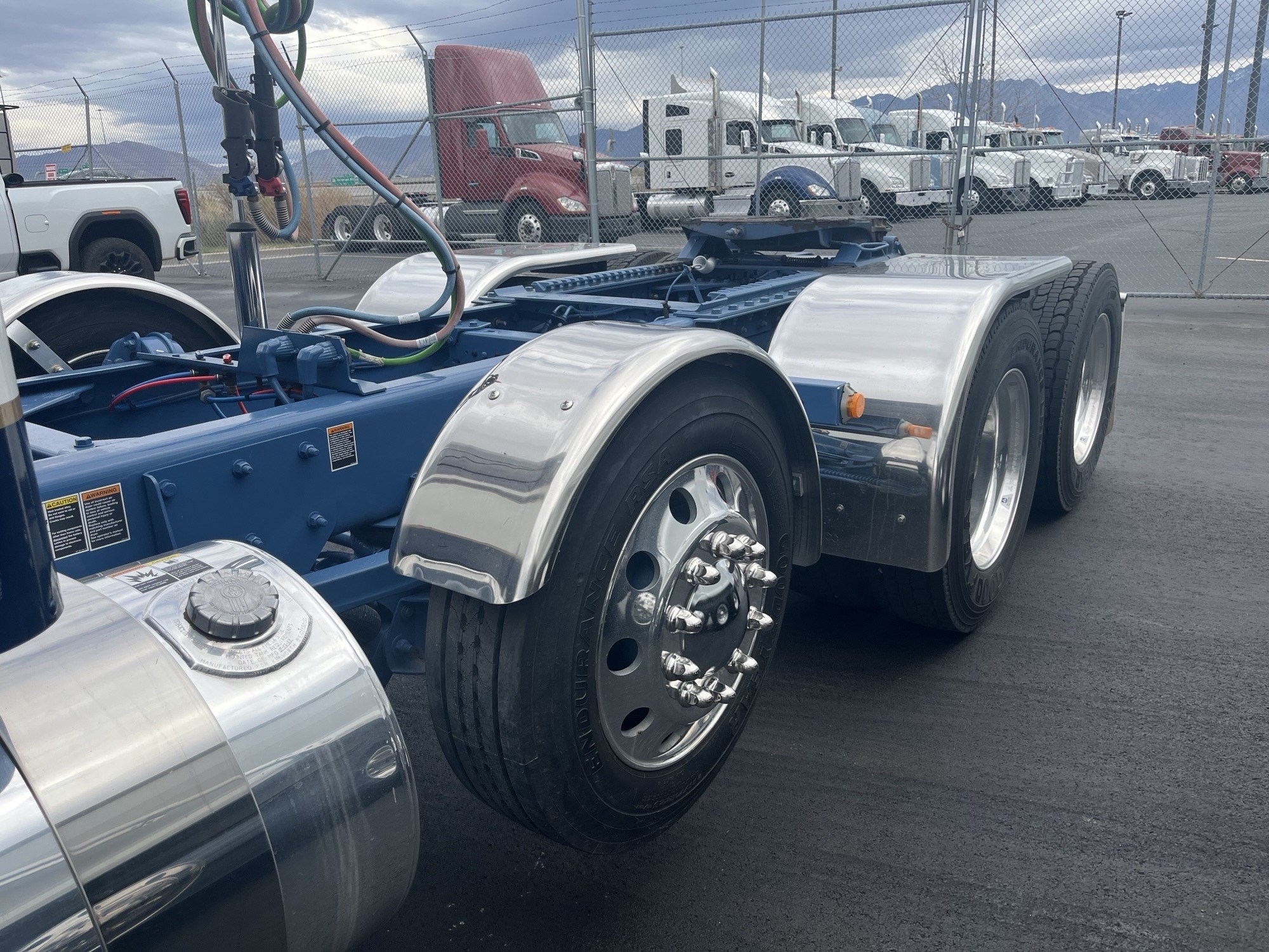 2024 Kenworth W900 2024 Kenworth W900 - image 3 of 6