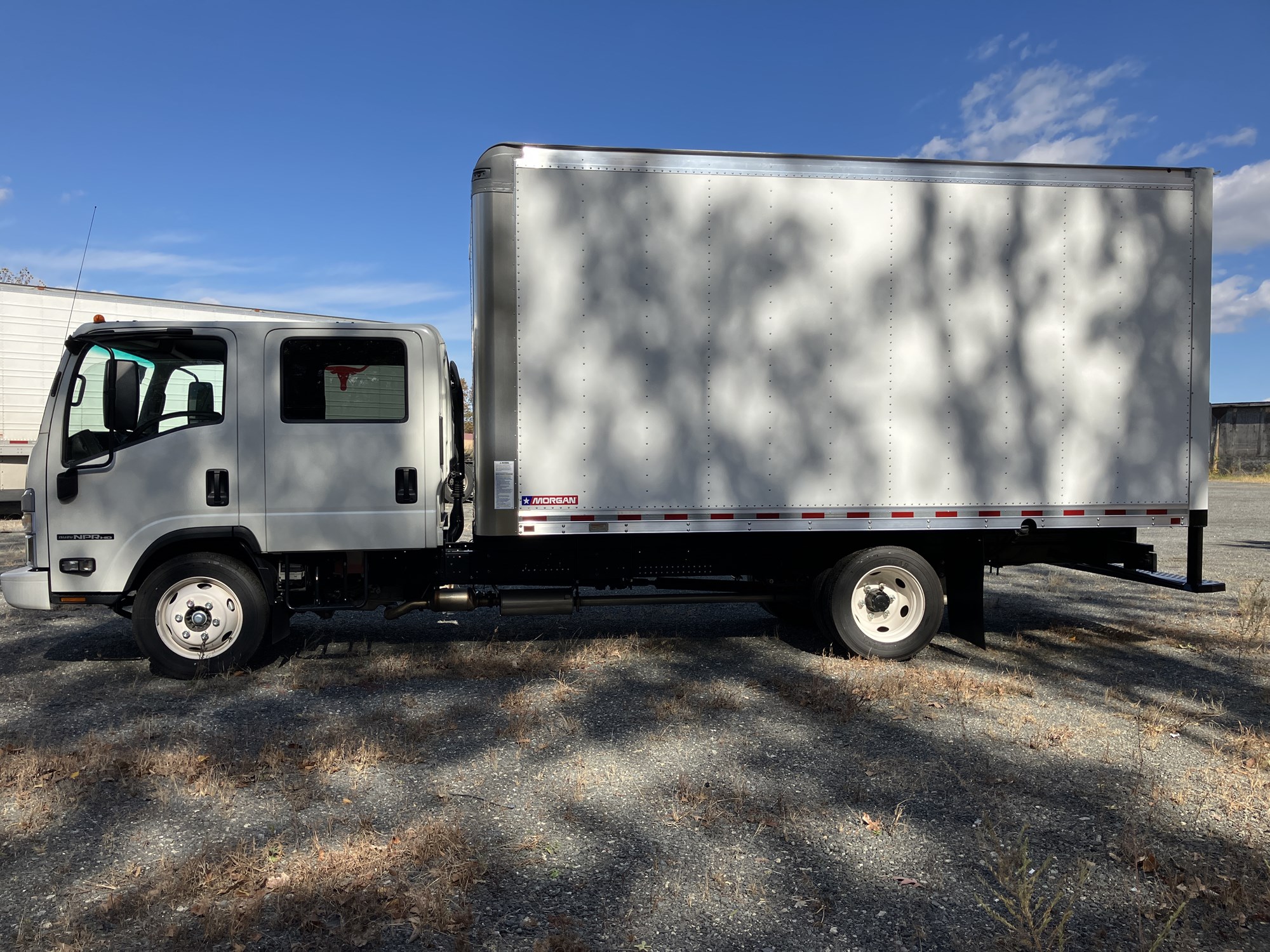 2024 Isuzu NPRGASHD 1G4 - image 2 of 6