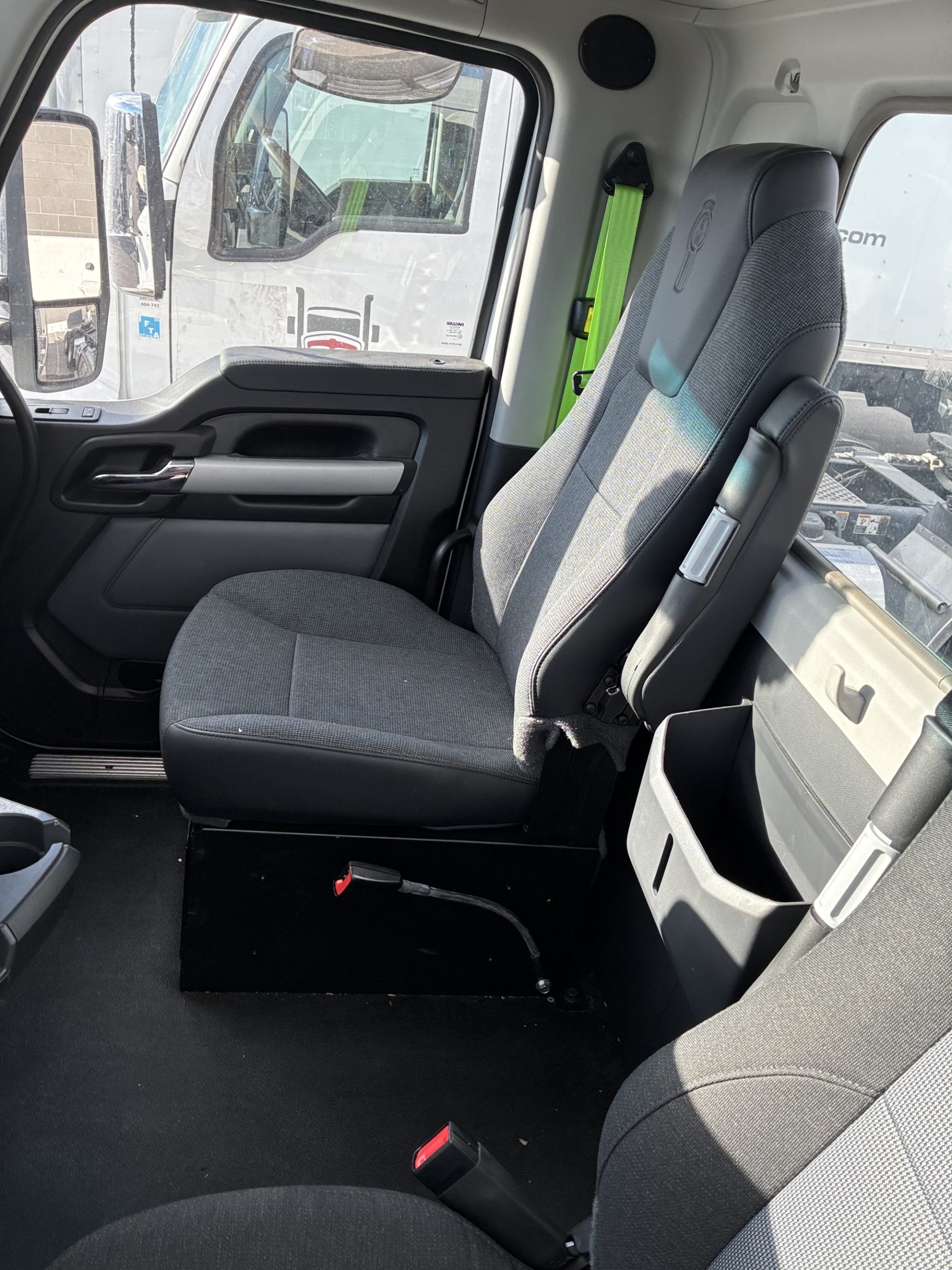 2025 Kenworth T880 2025 Kenworth T880 - image 6 of 6