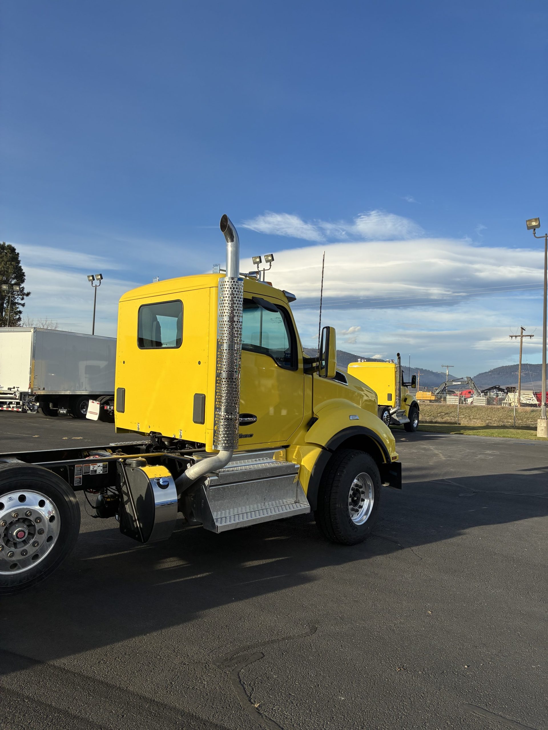 2025 Kenworth T880 - image 5