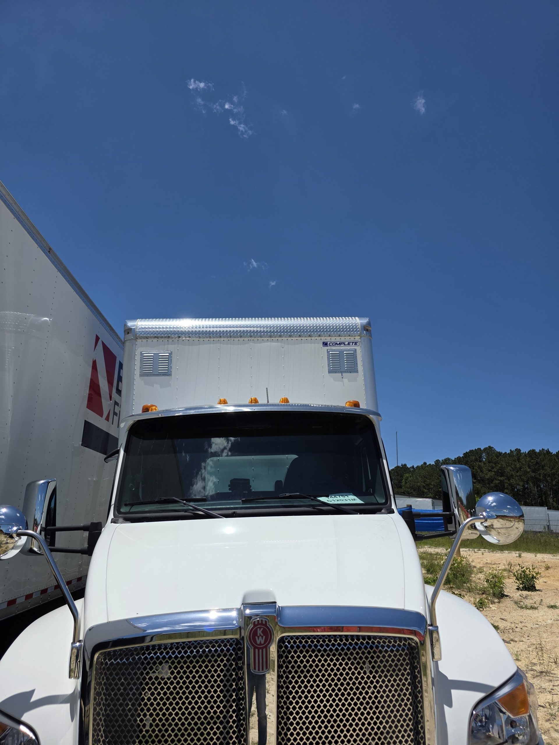 2025 Kenworth T280 - image 1 of 6