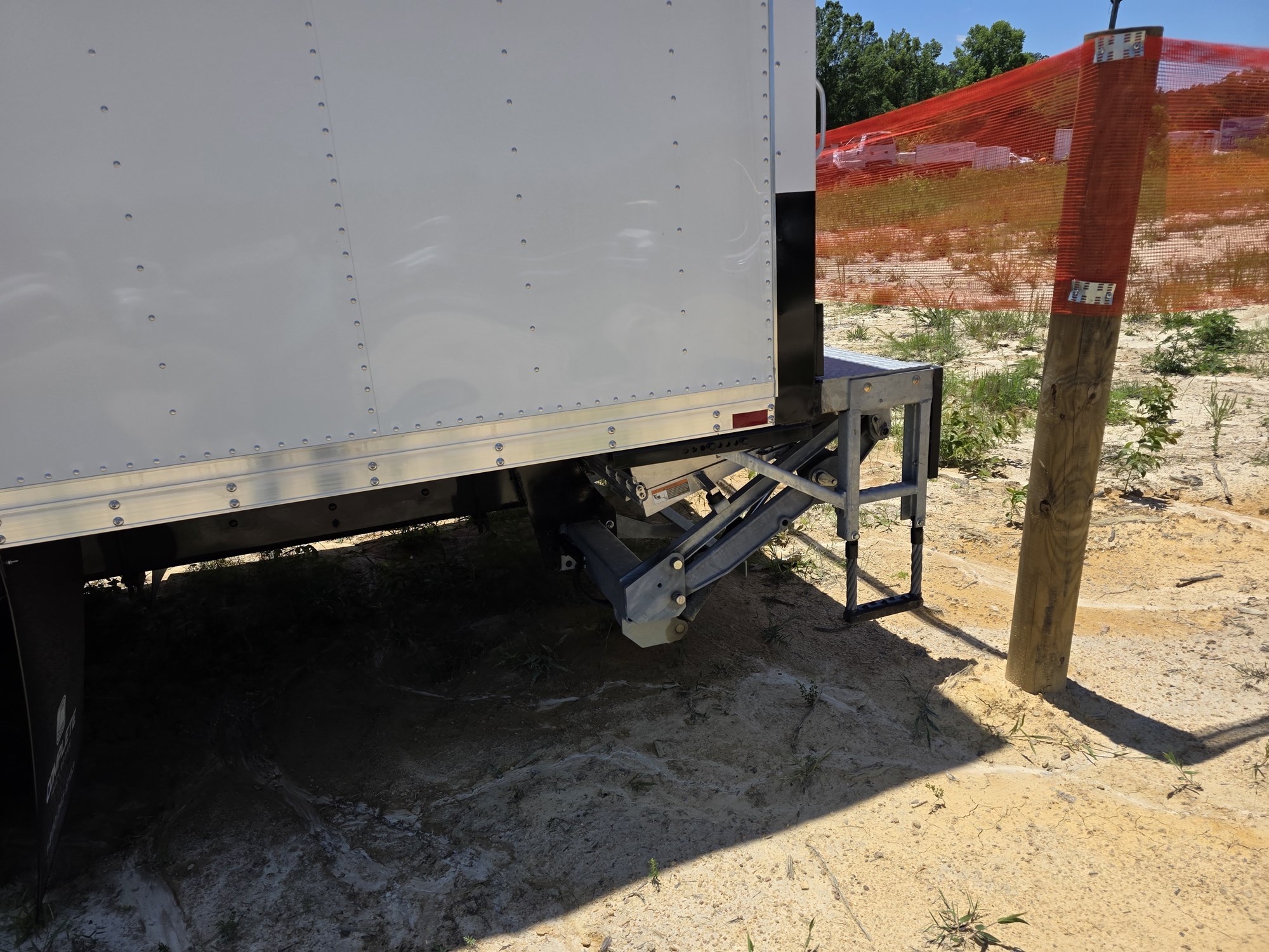 2025 Kenworth T280 - image 3 of 6