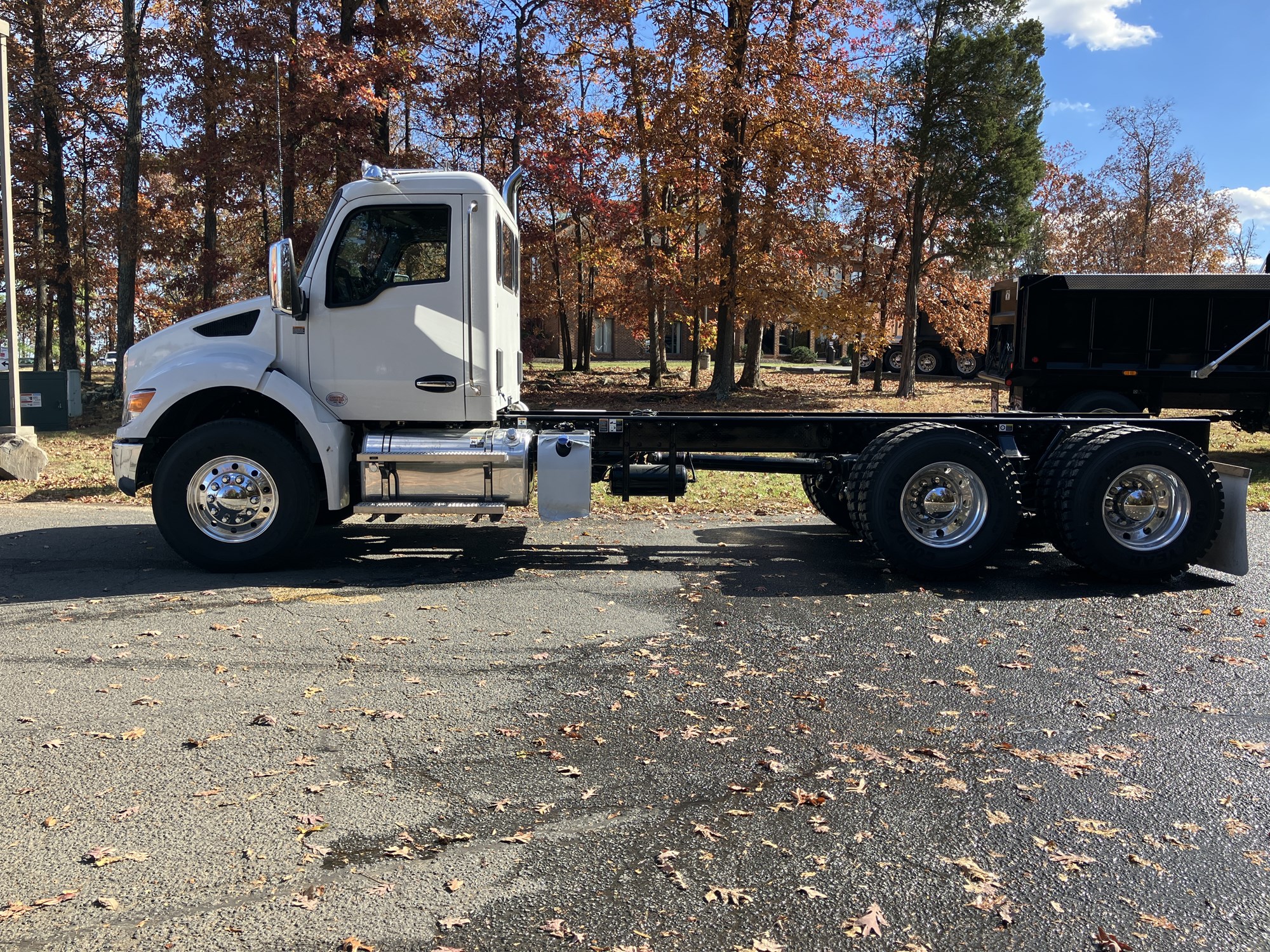 2025 Kenworth T480 - image 3 of 6