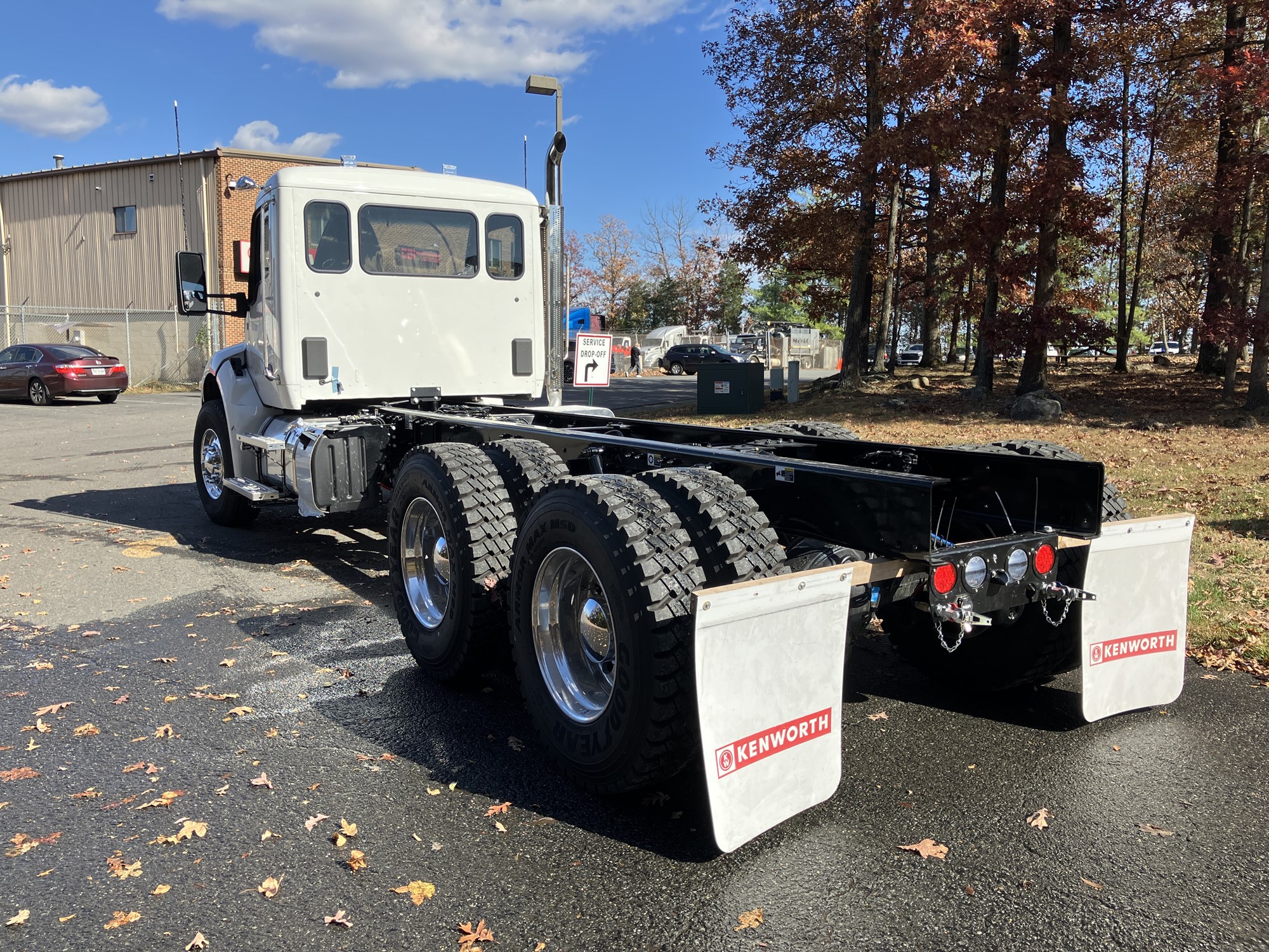 2025 Kenworth T480 - image 4 of 6