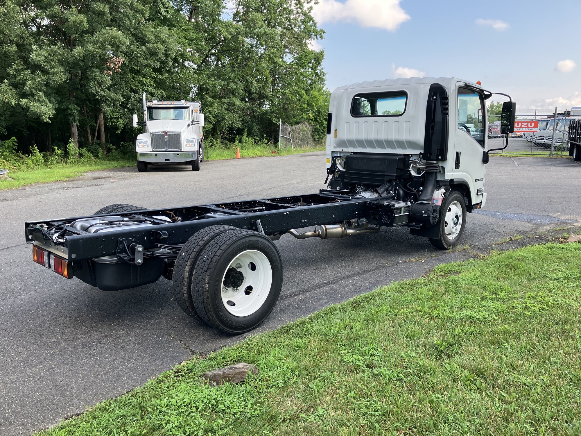 2025 Isuzu NRR GAS 1U3 - image 5 of 6