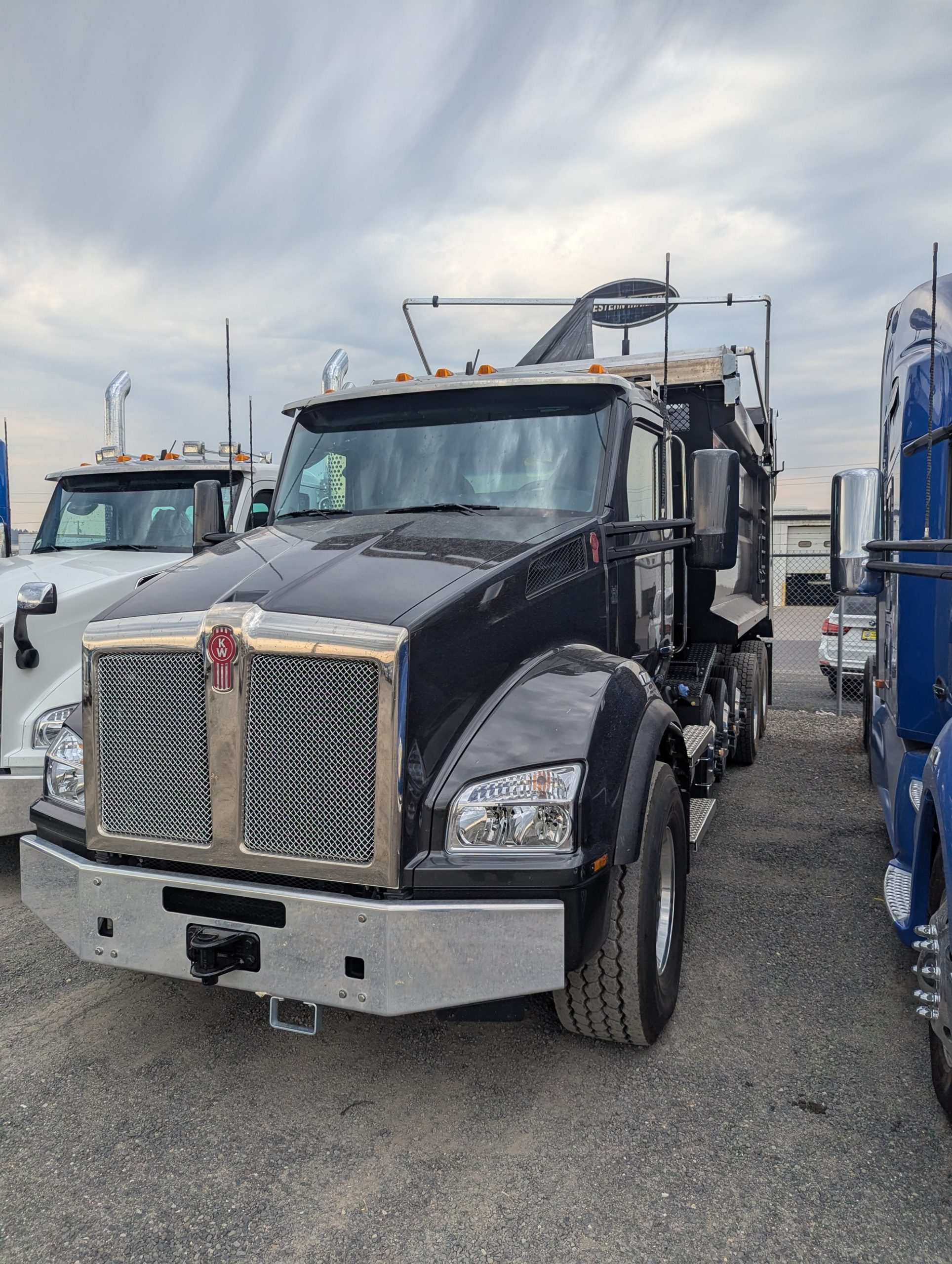2026 Kenworth T880 - image 2 of 5