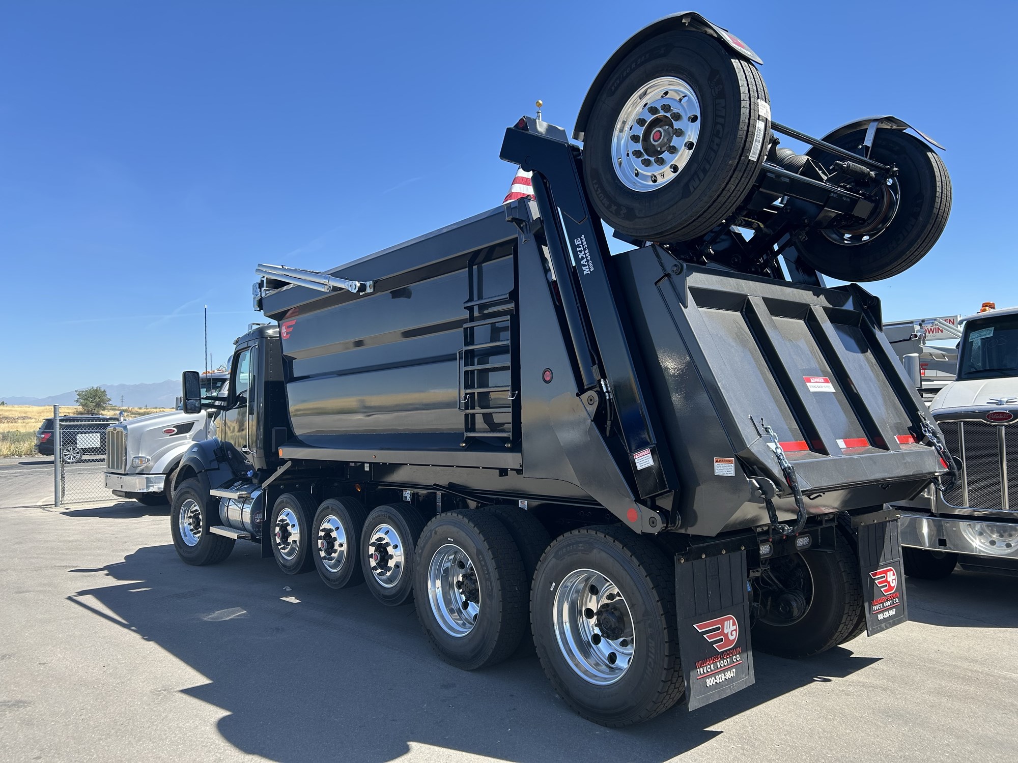 2026 Kenworth T880 - image 4 of 5