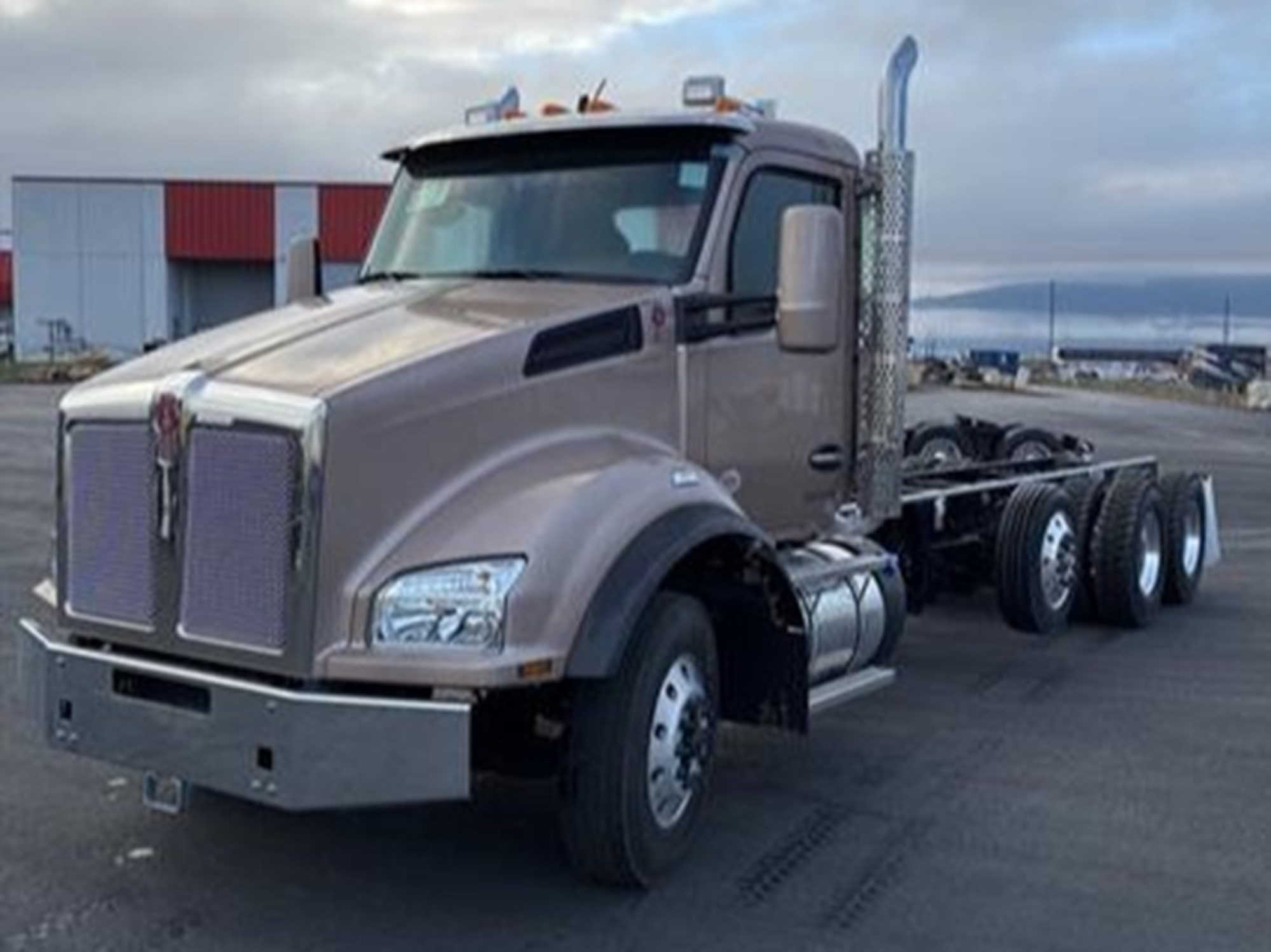 2026 Kenworth T880 - image 1