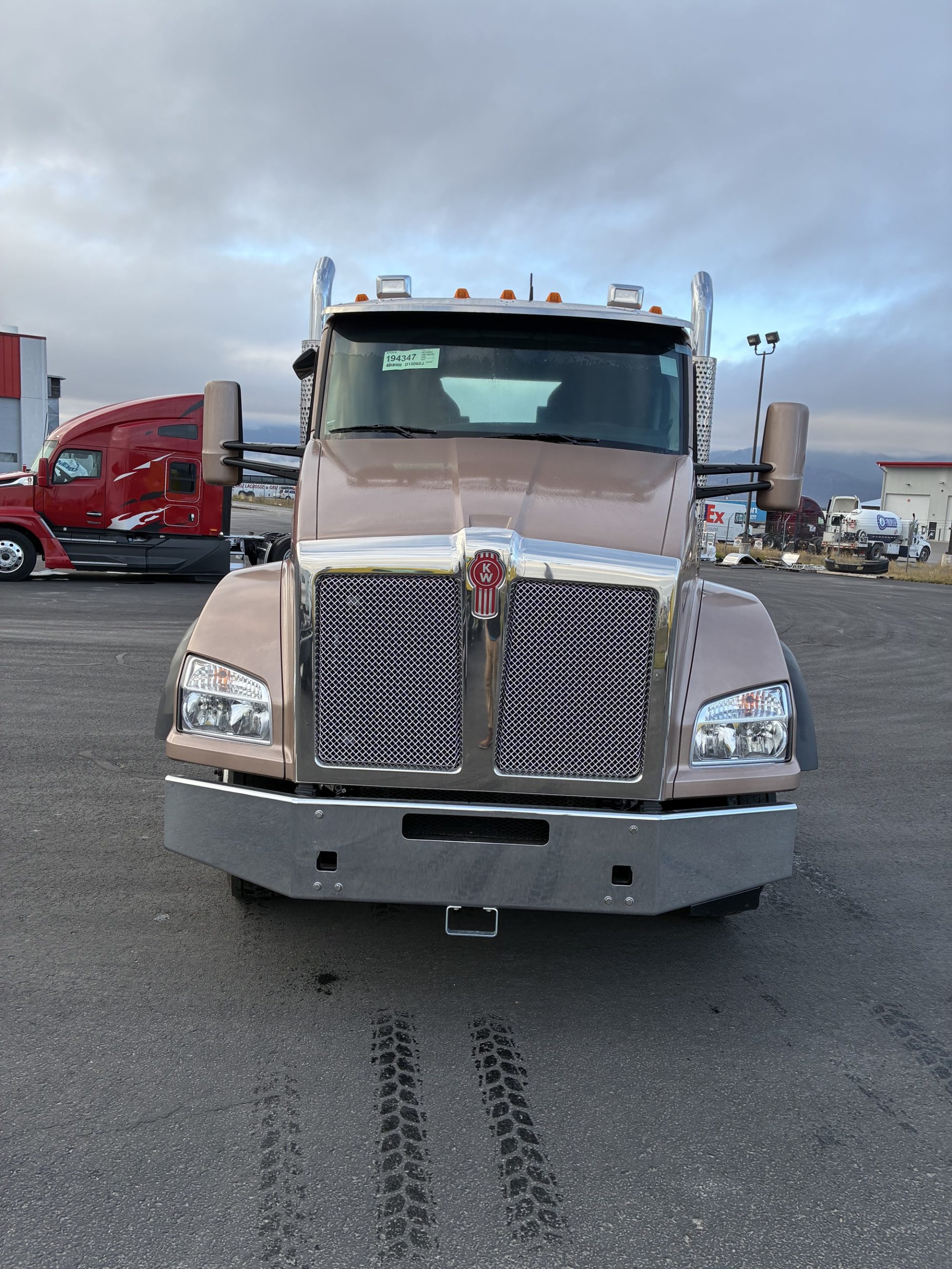 2026 Kenworth T880 - image 2