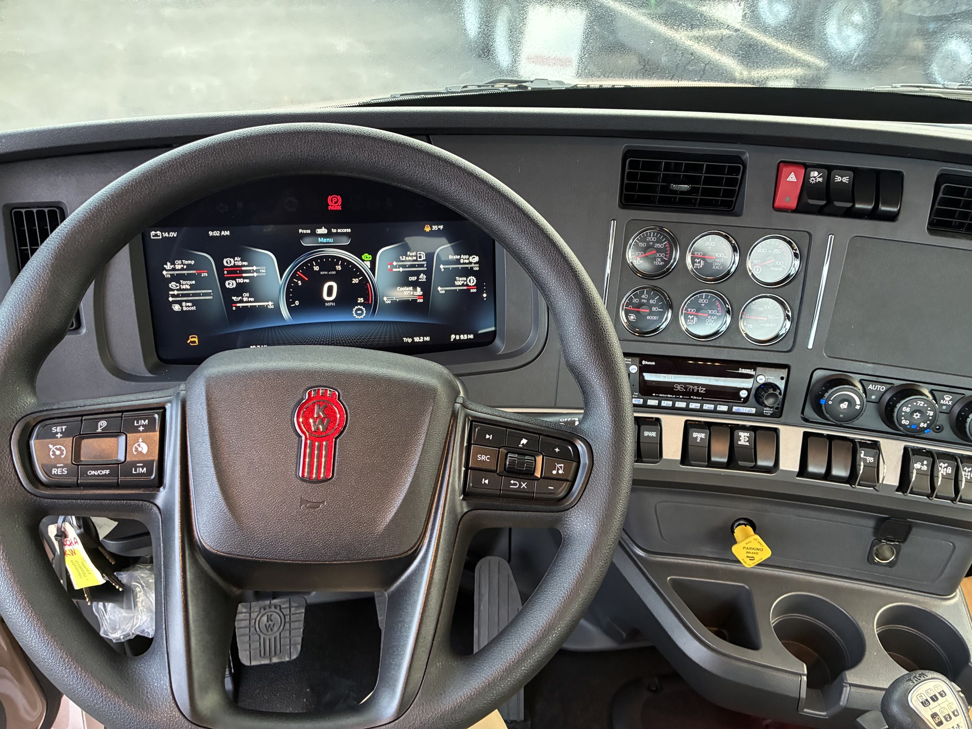 2026 Kenworth T880 - image 3