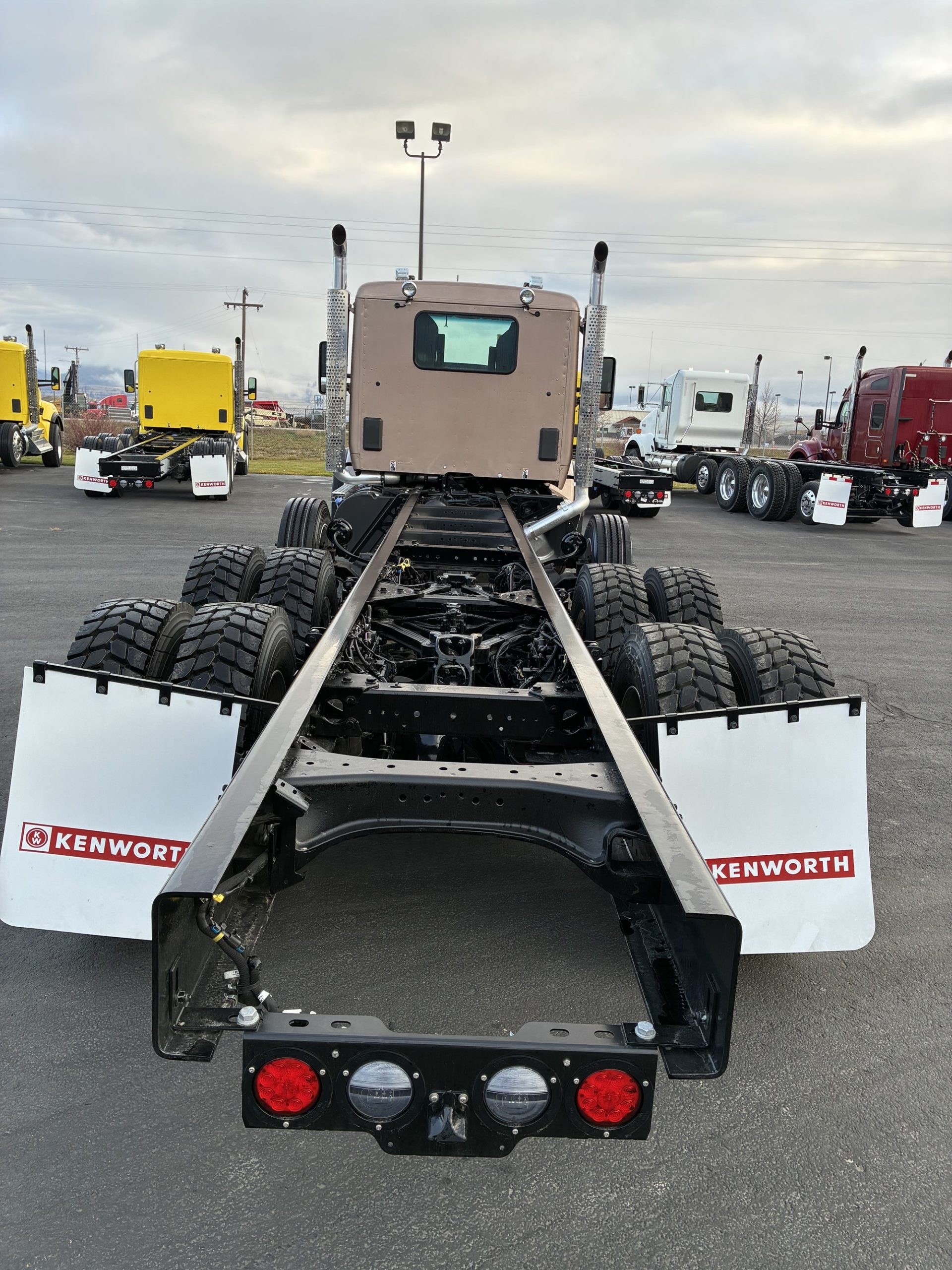 2026 Kenworth T880 - image 6