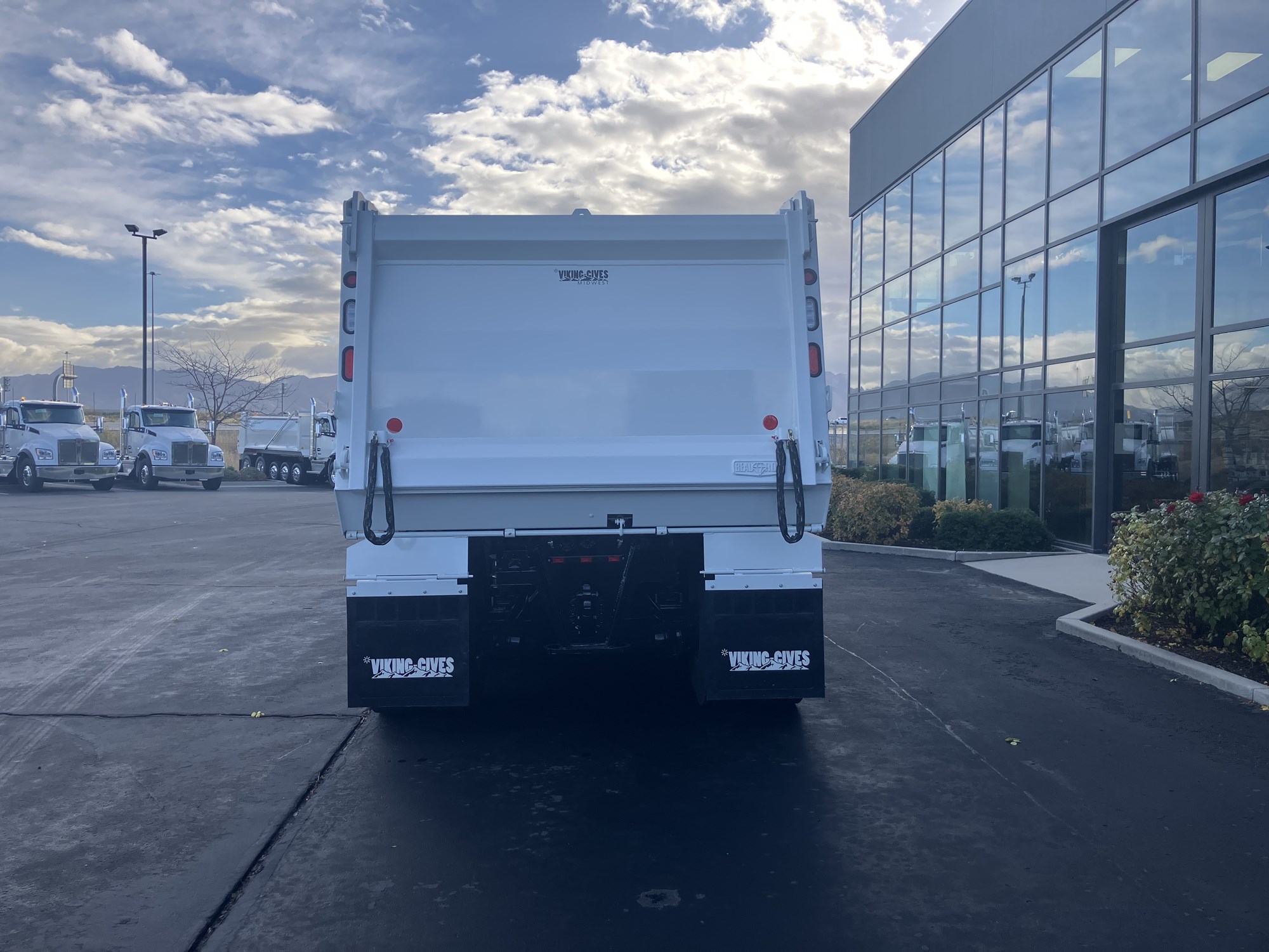 2026 Kenworth T880 - image 4