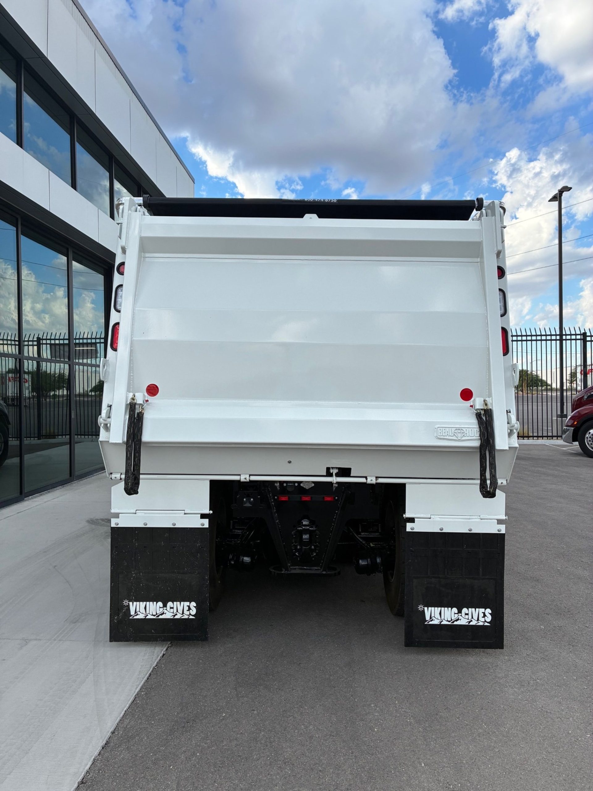 2026 Kenworth T880 - image 4