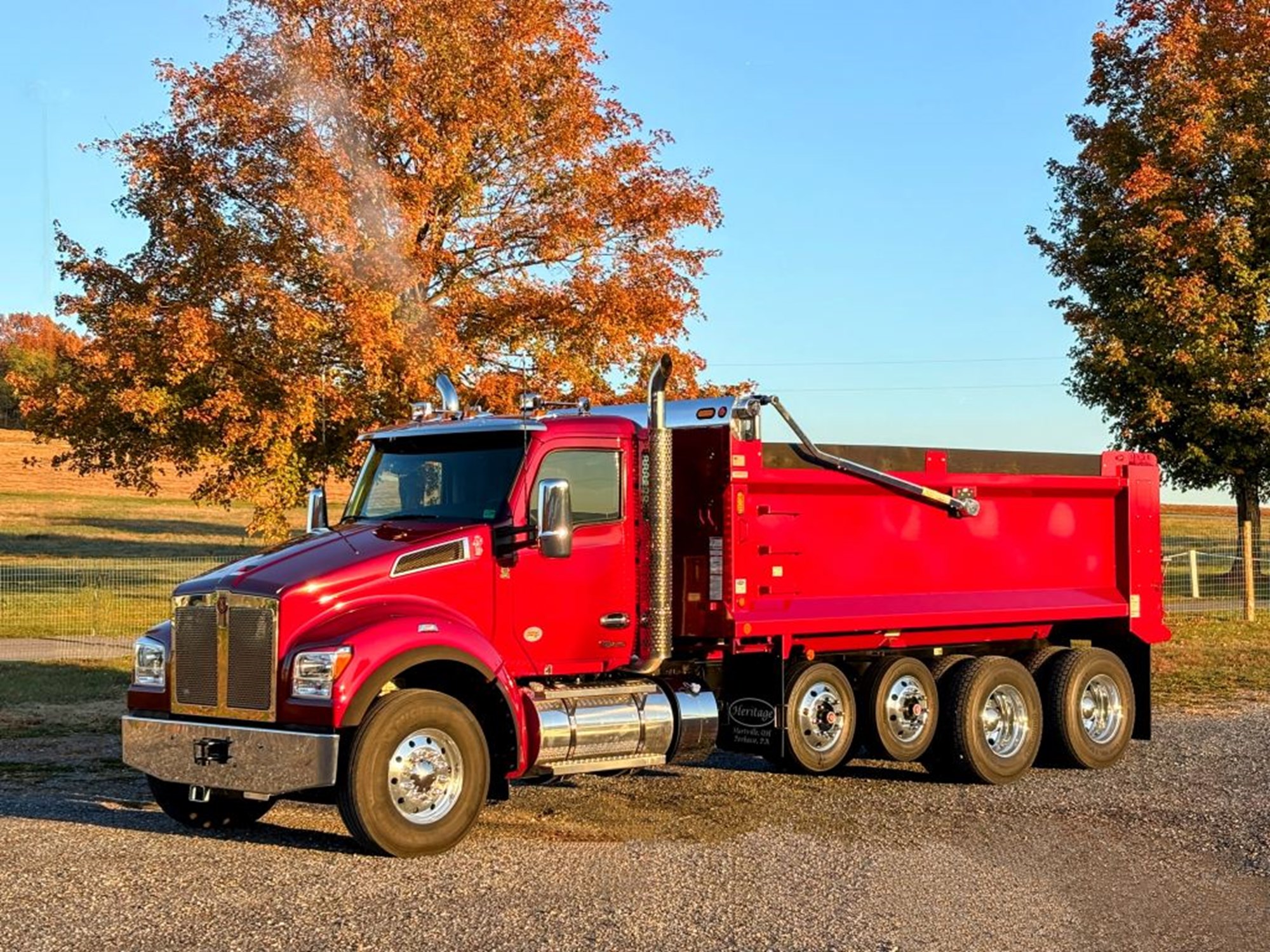 2026 Kenworth T880 - image 1 of 6