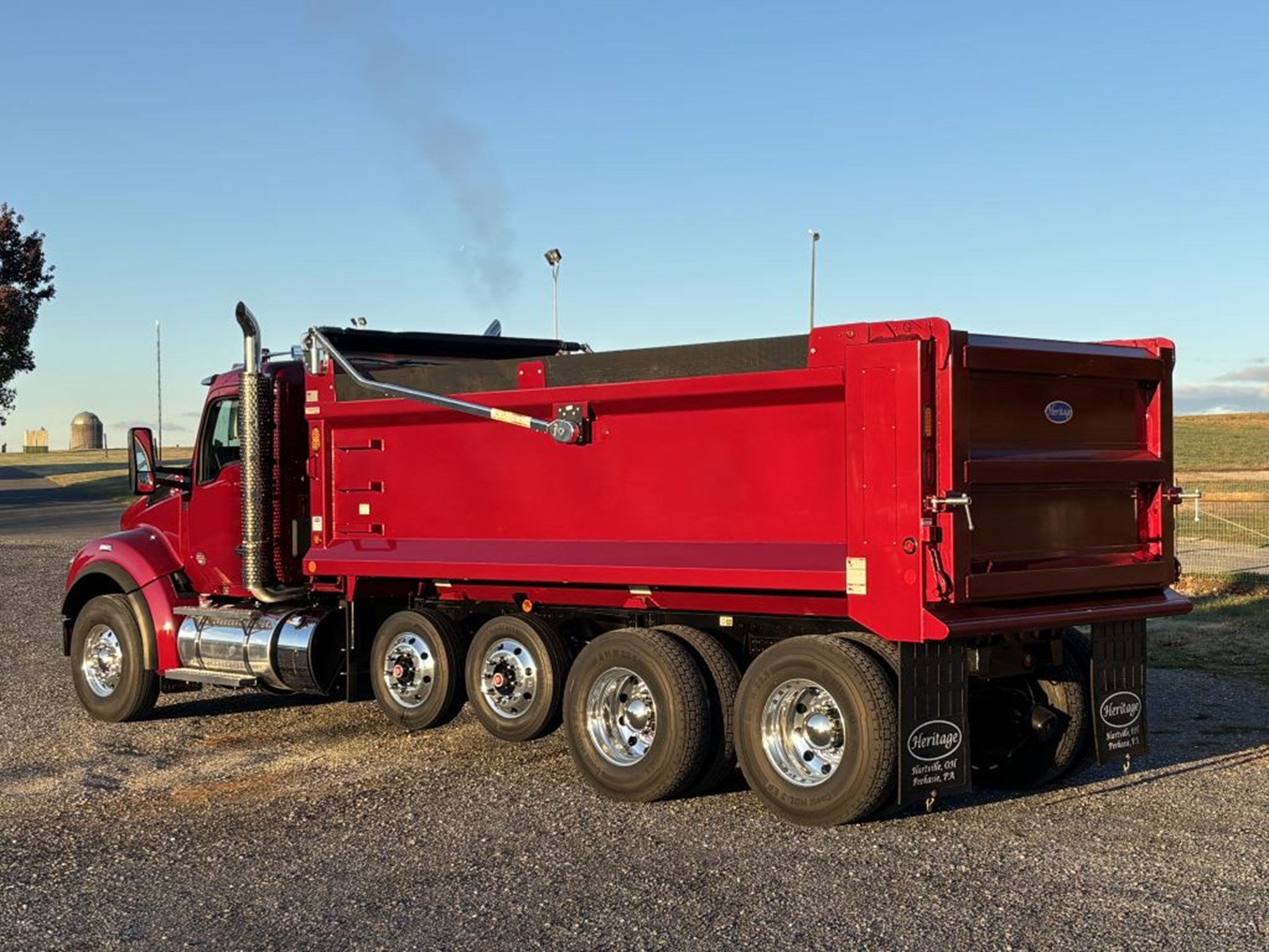 2026 Kenworth T880 - image 2 of 6