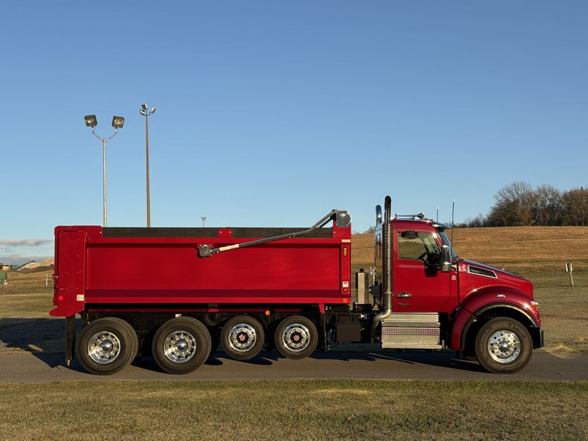 2026 Kenworth T880 - image 4 of 6