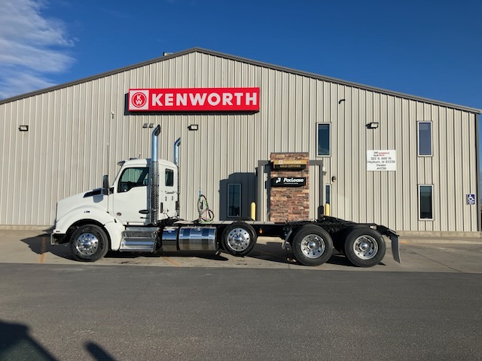 2026 Kenworth T880 - image 2