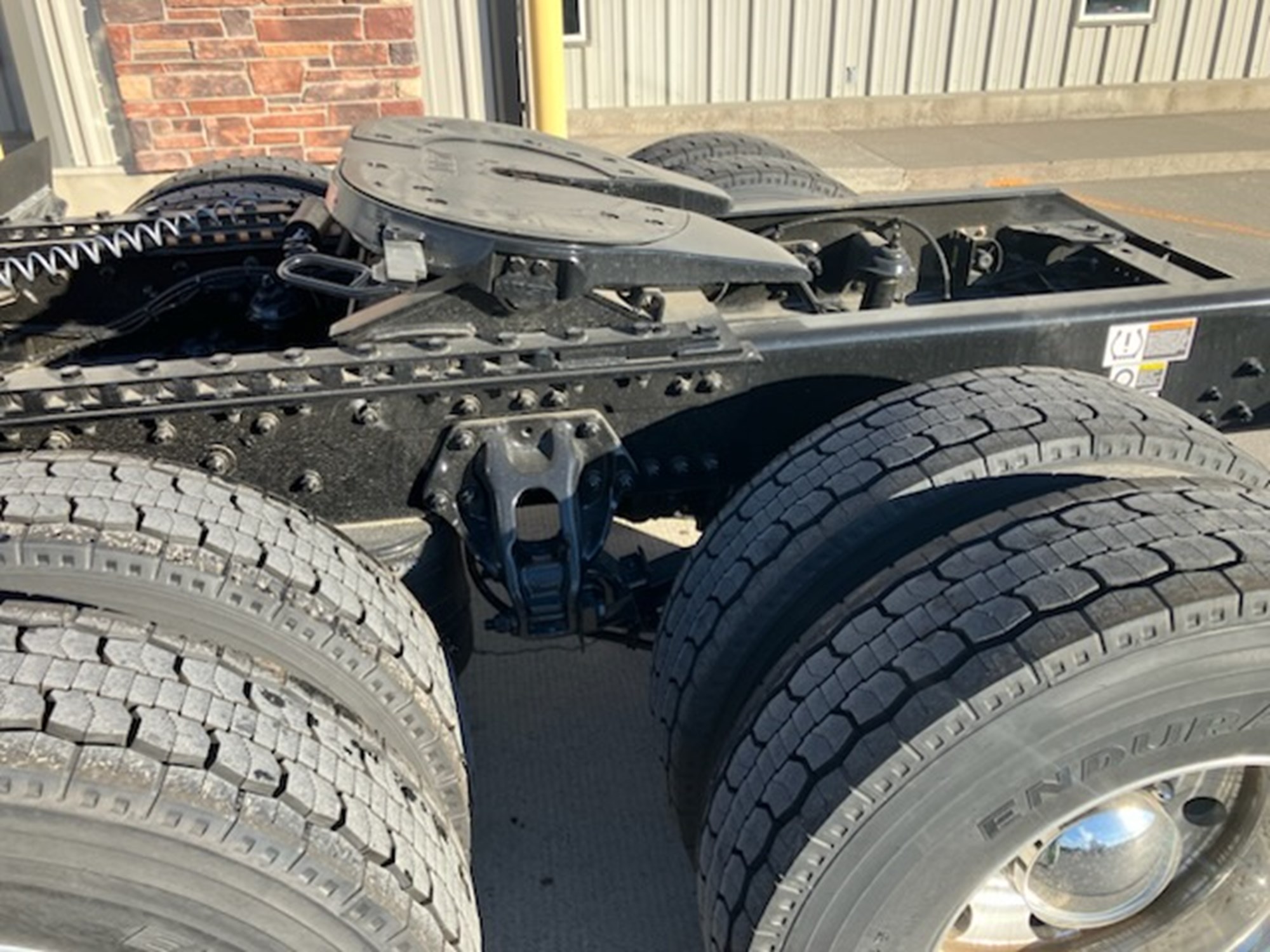 2026 Kenworth T880 - image 3