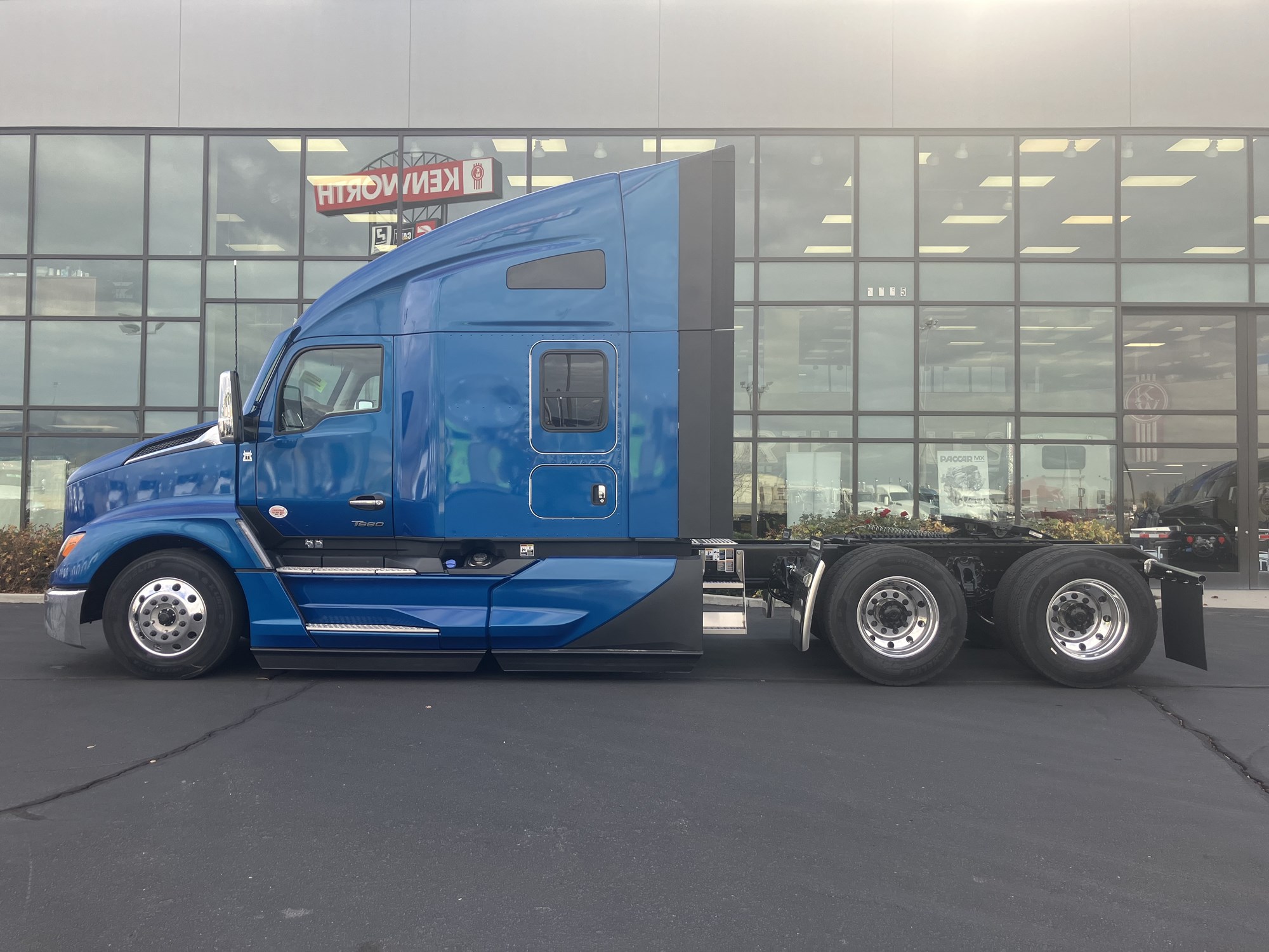 2026 Kenworth T680 Next Gen - image 5 of 6