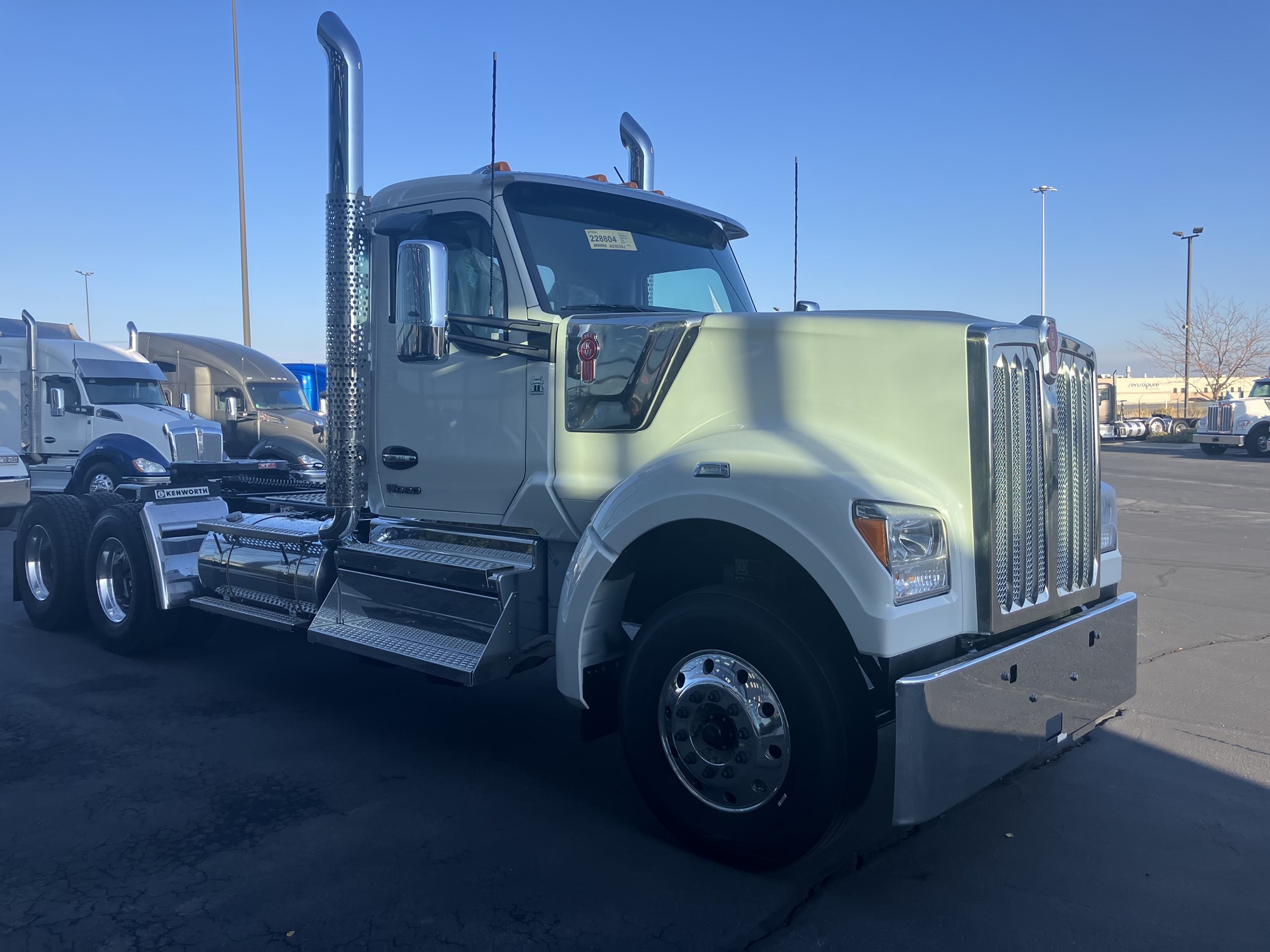 2026 Kenworth W990 - image 3 of 5