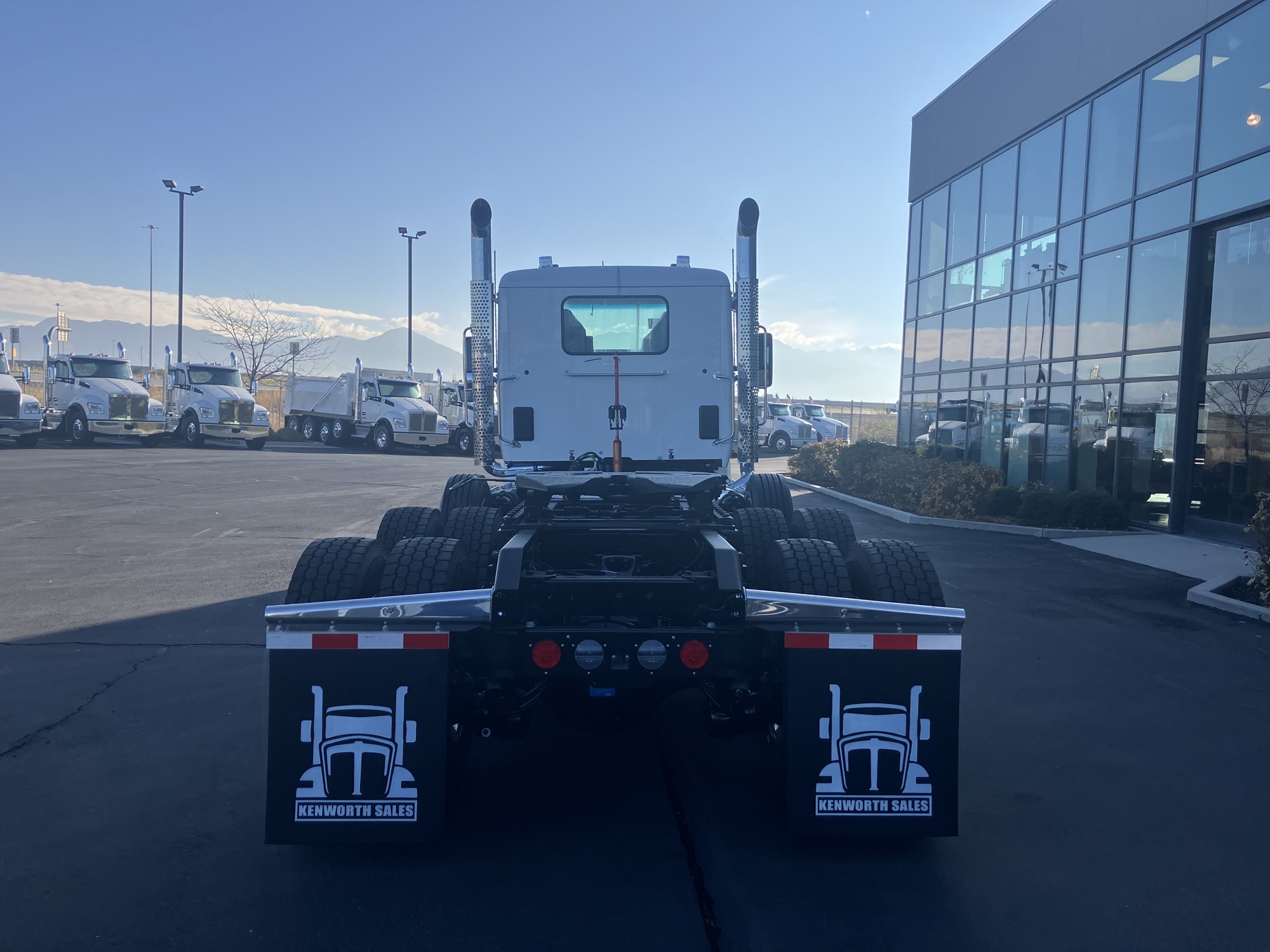2026 Kenworth W990 - image 4 of 6