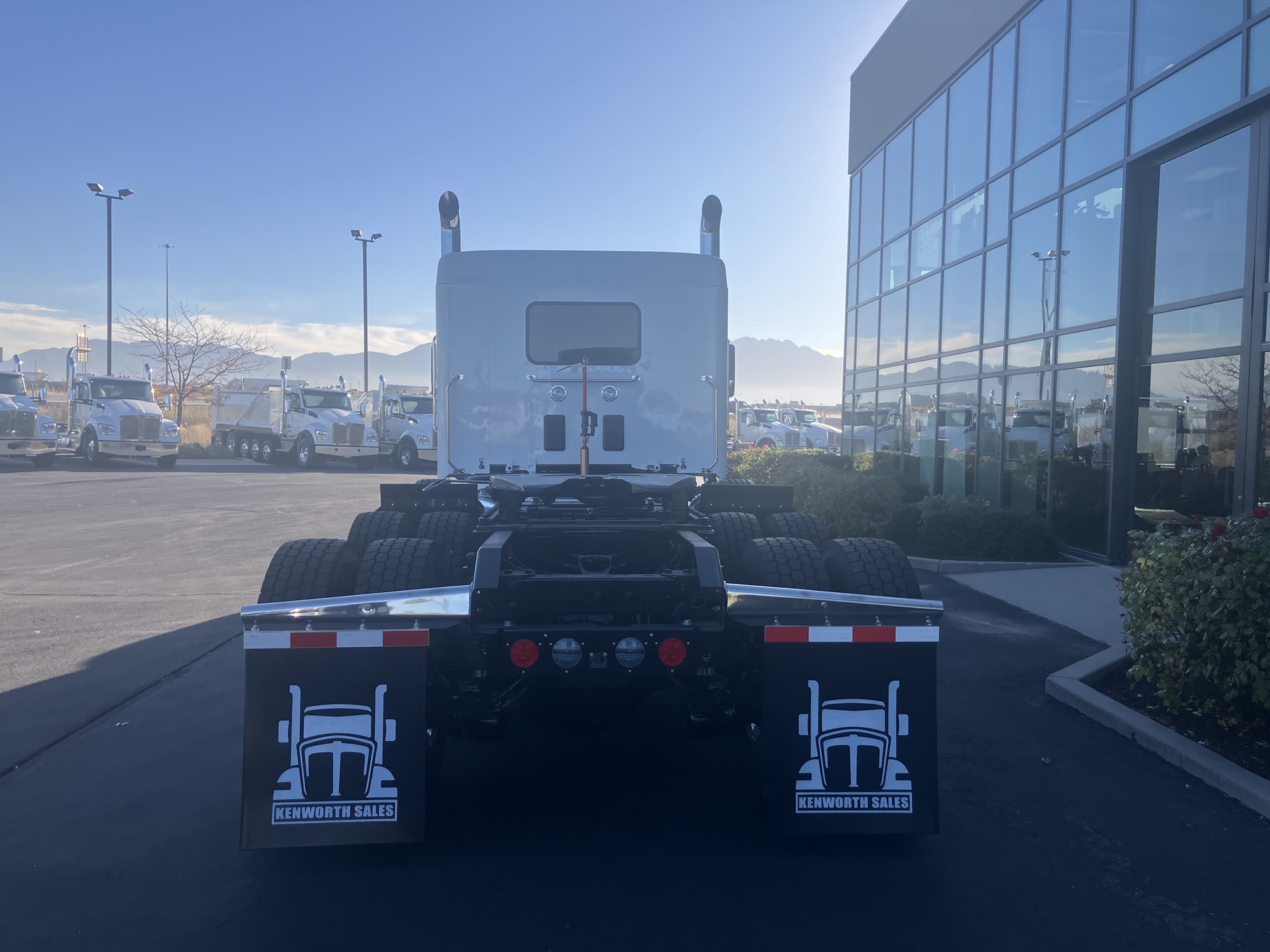 2026 Kenworth W990 - image 4 of 6