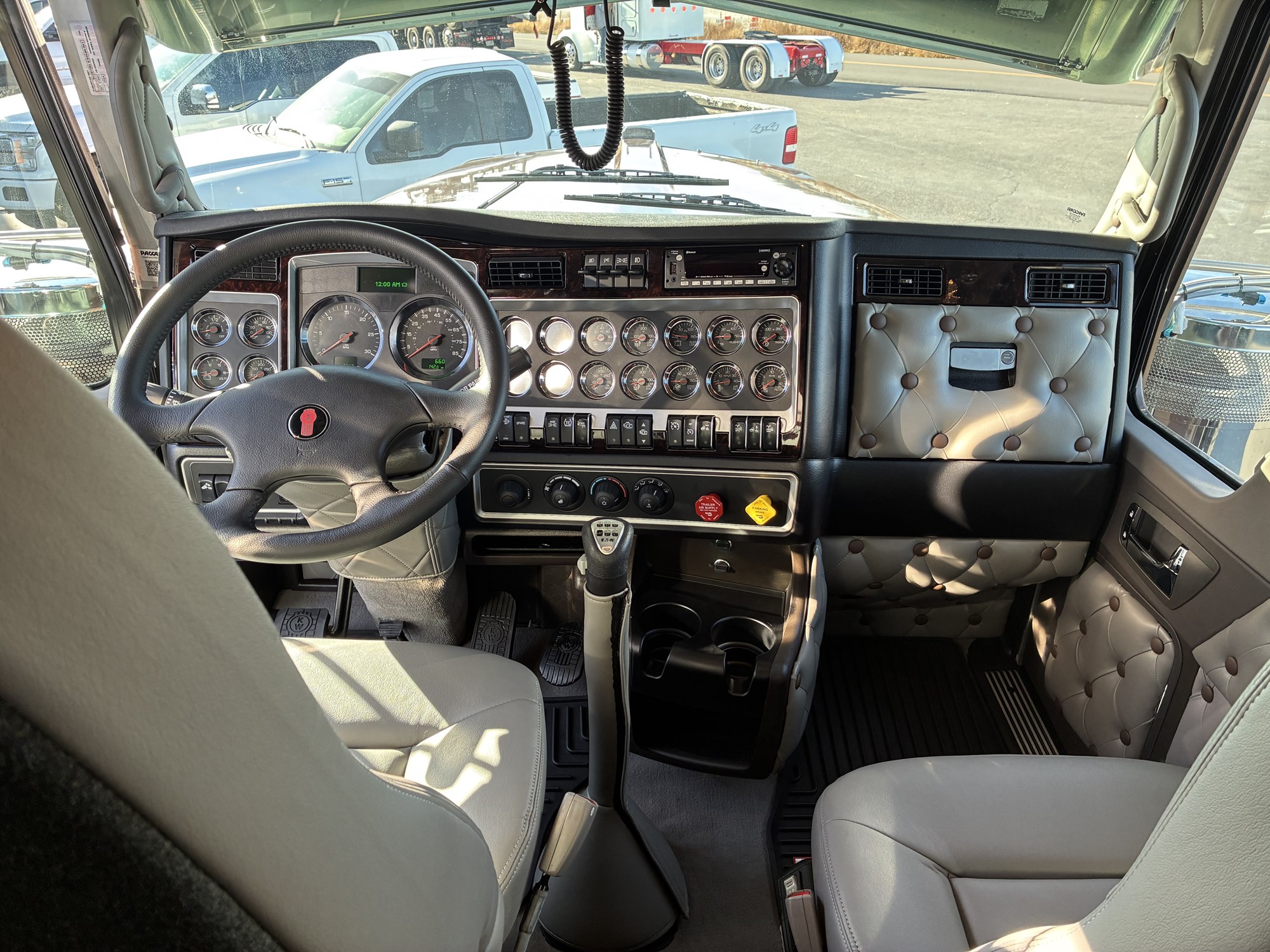 2026 Kenworth W900B - image 4 of 5