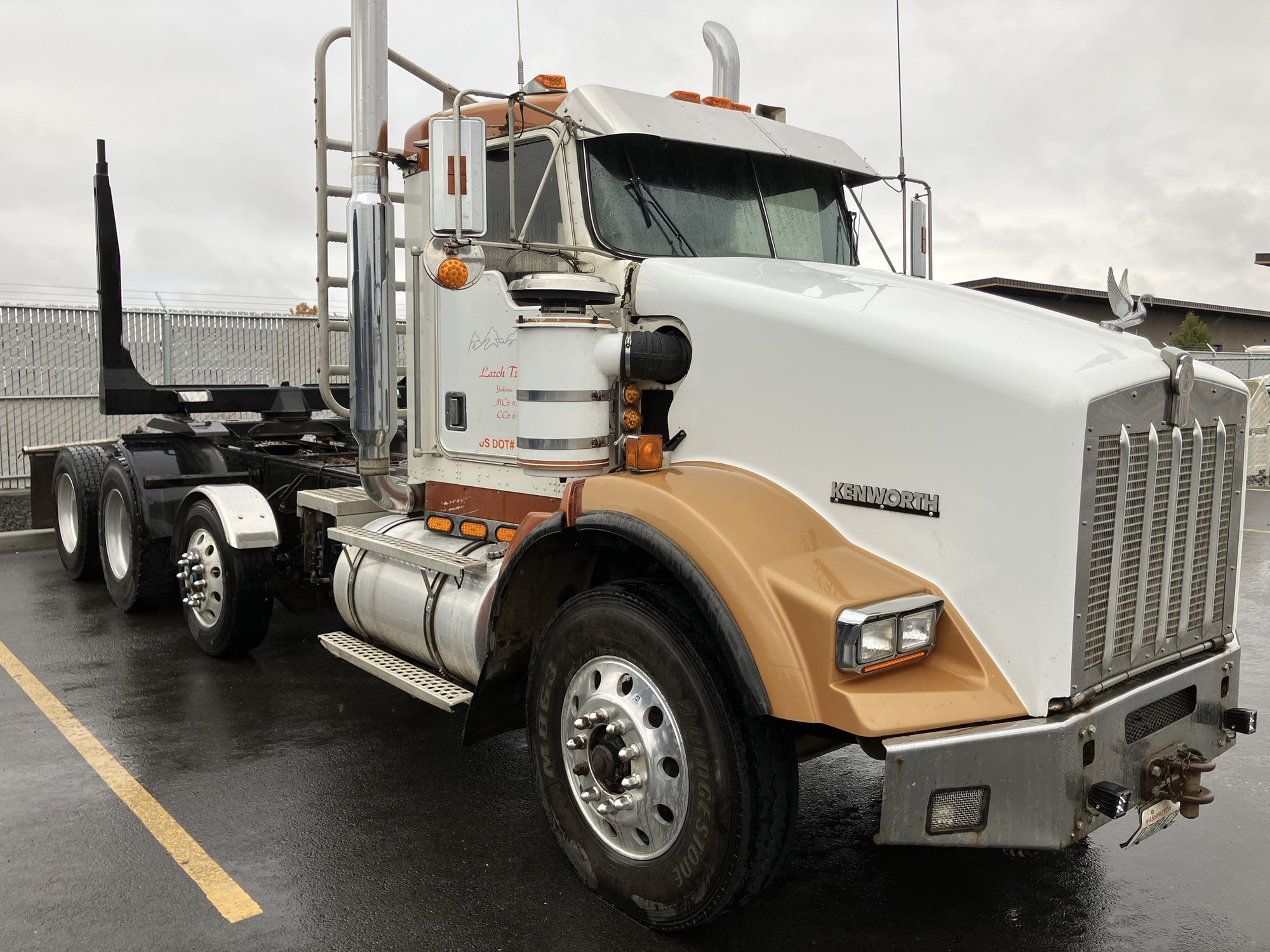 1999 Kenworth T800 - image 2 of 6