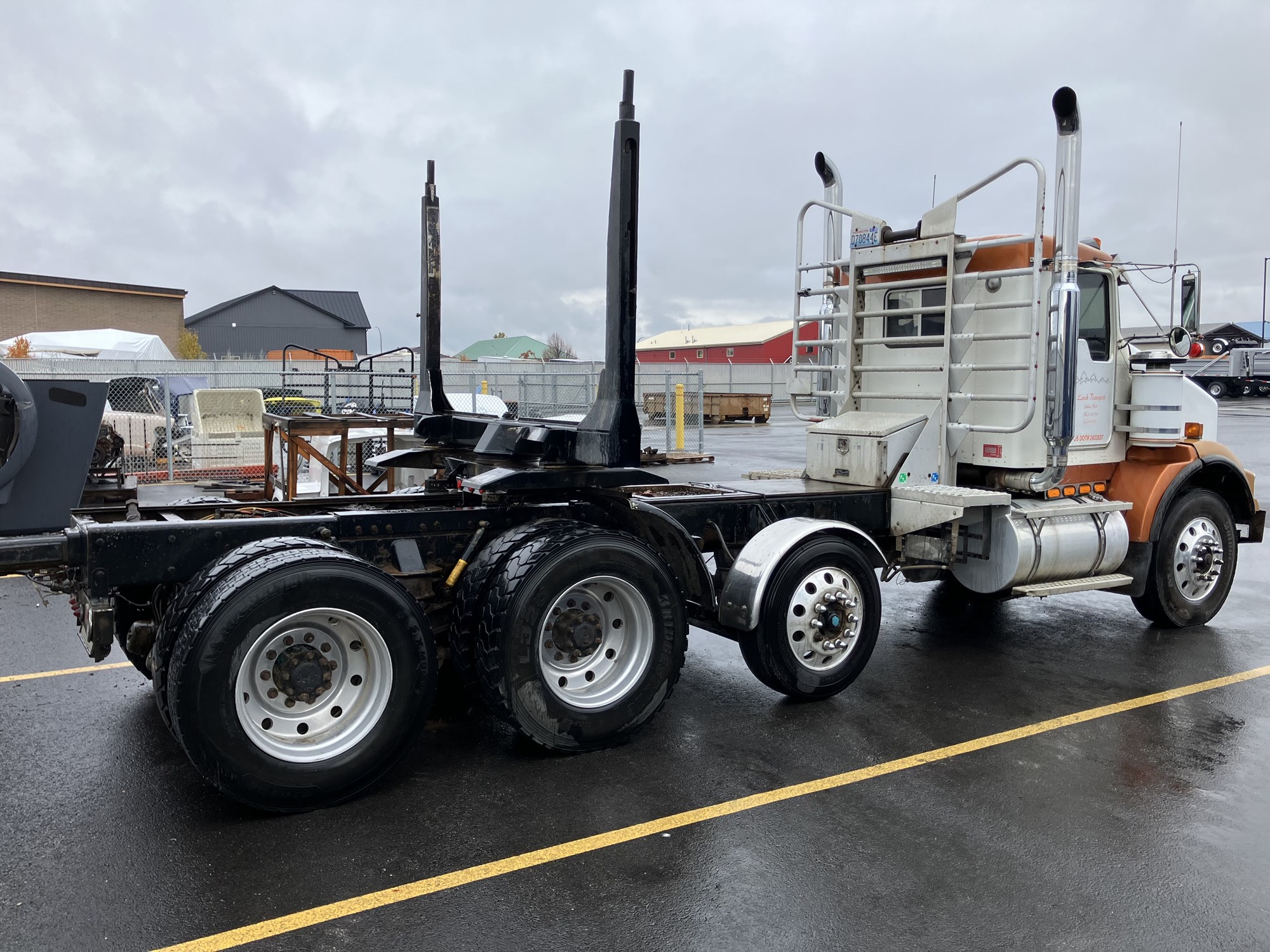 1999 Kenworth T800 - image 4 of 6