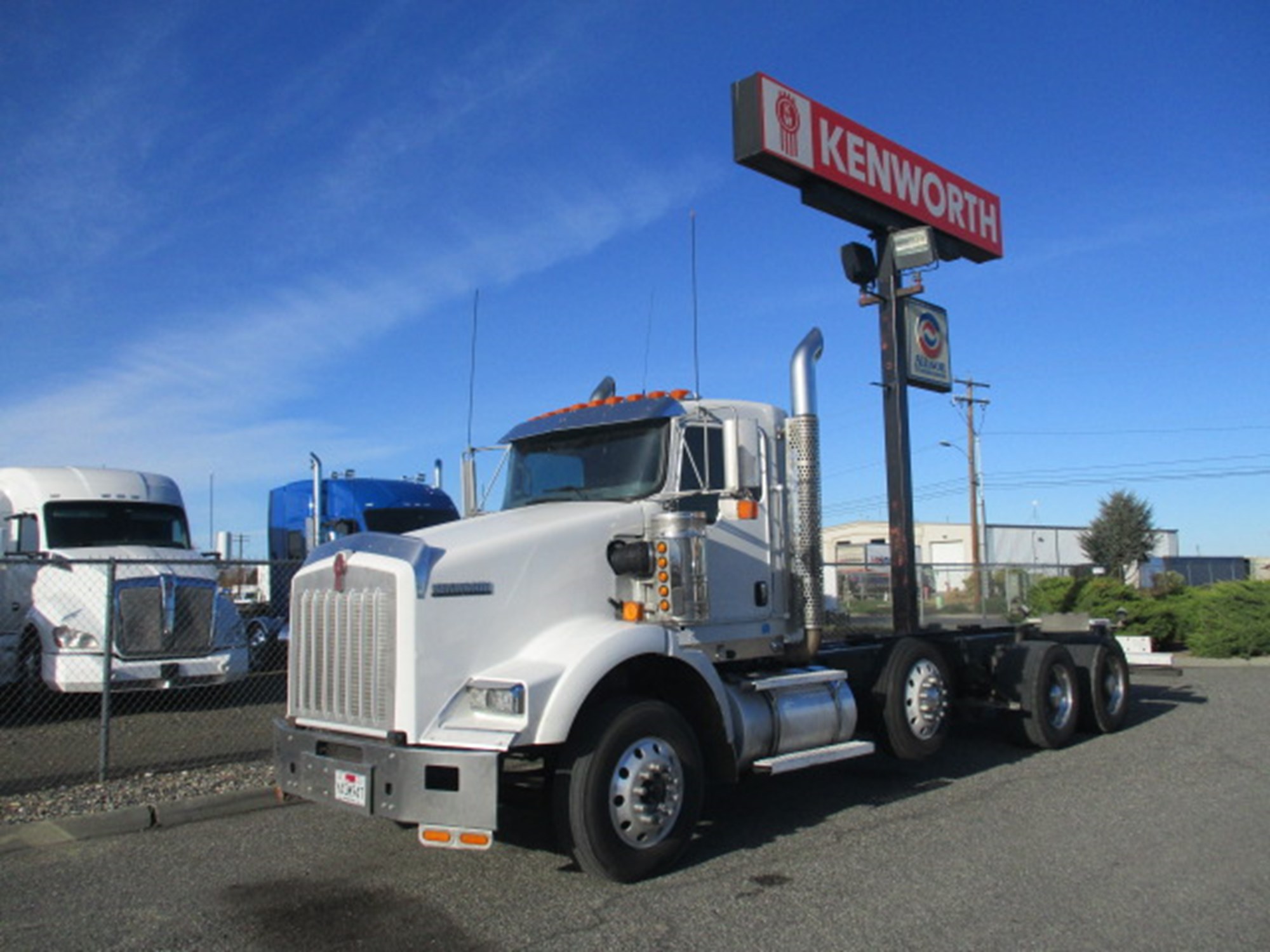 2011 Kenworth T800 - image 1 of 6