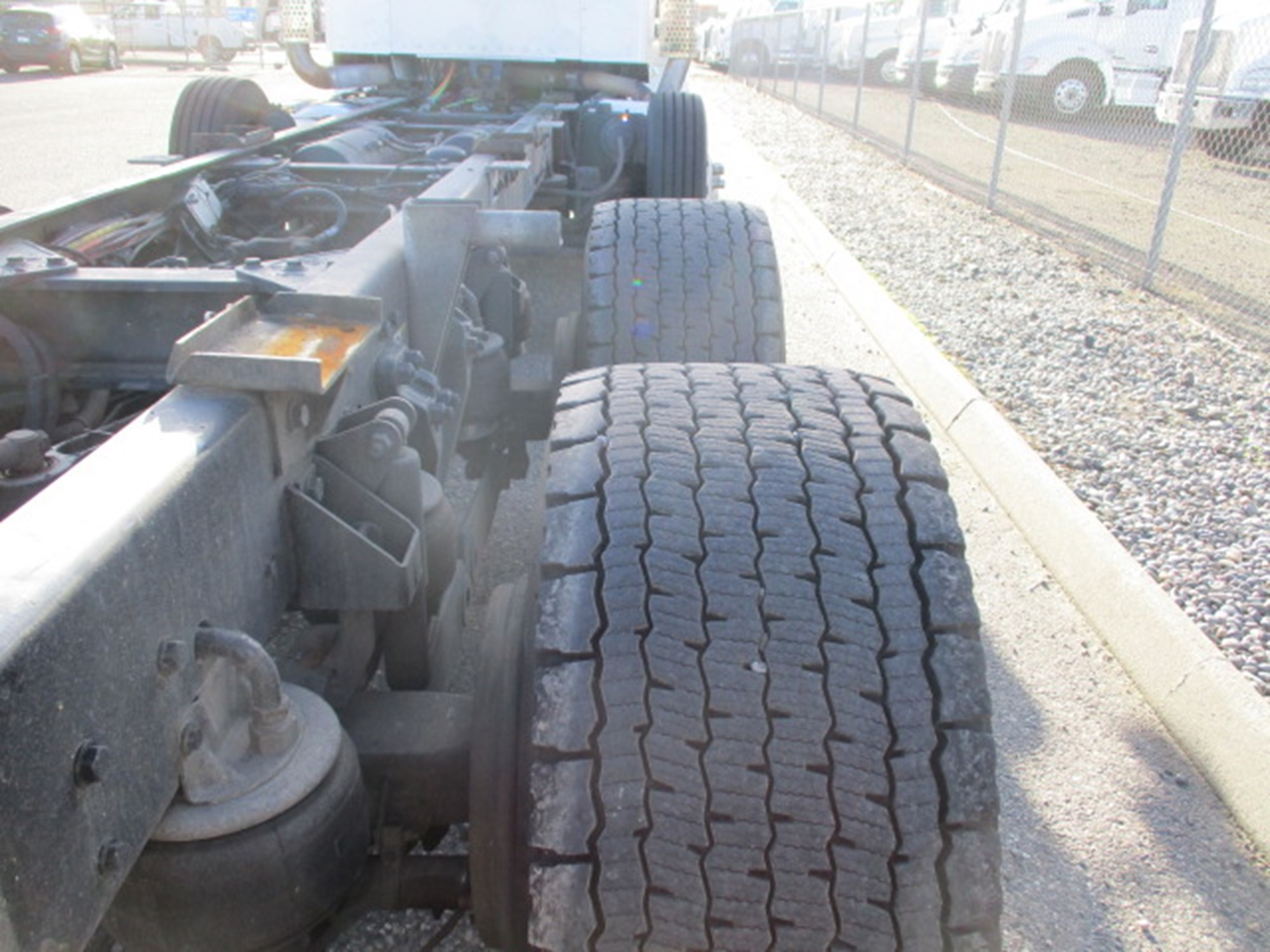 2011 Kenworth T800 - image 4 of 6