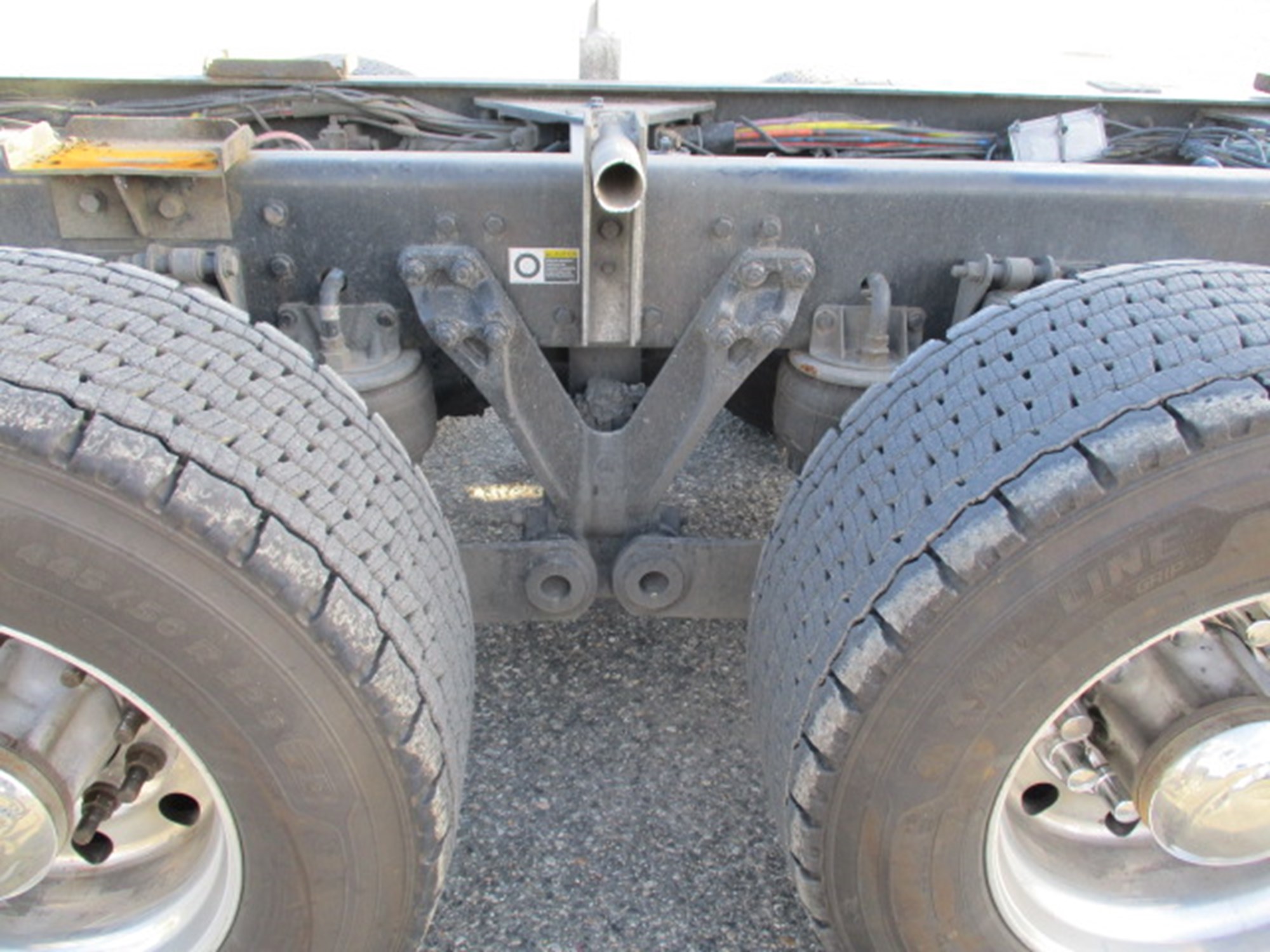 2011 Kenworth T800 - image 5 of 6