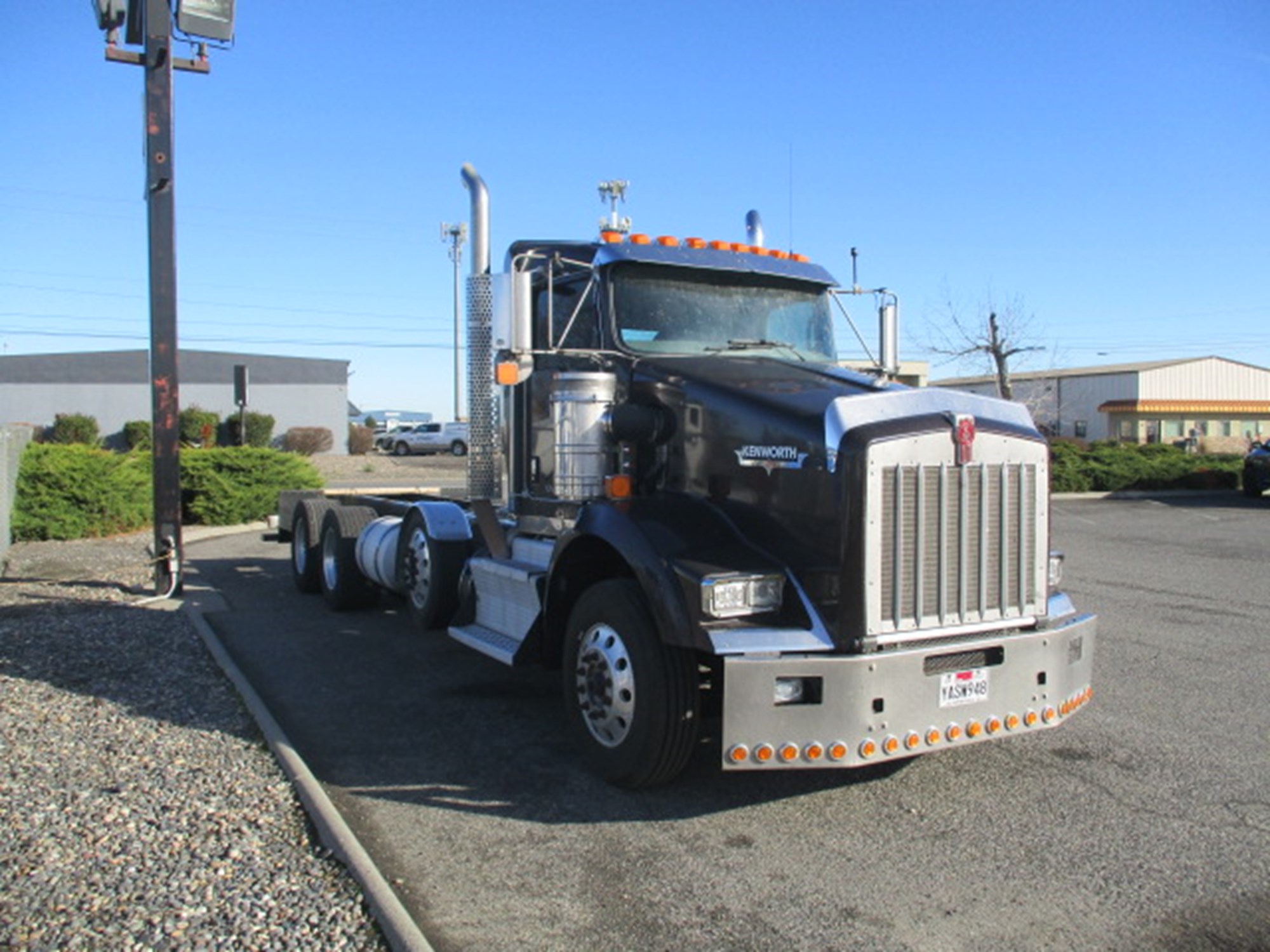 2013 Kenworth T800 - image 2 of 6