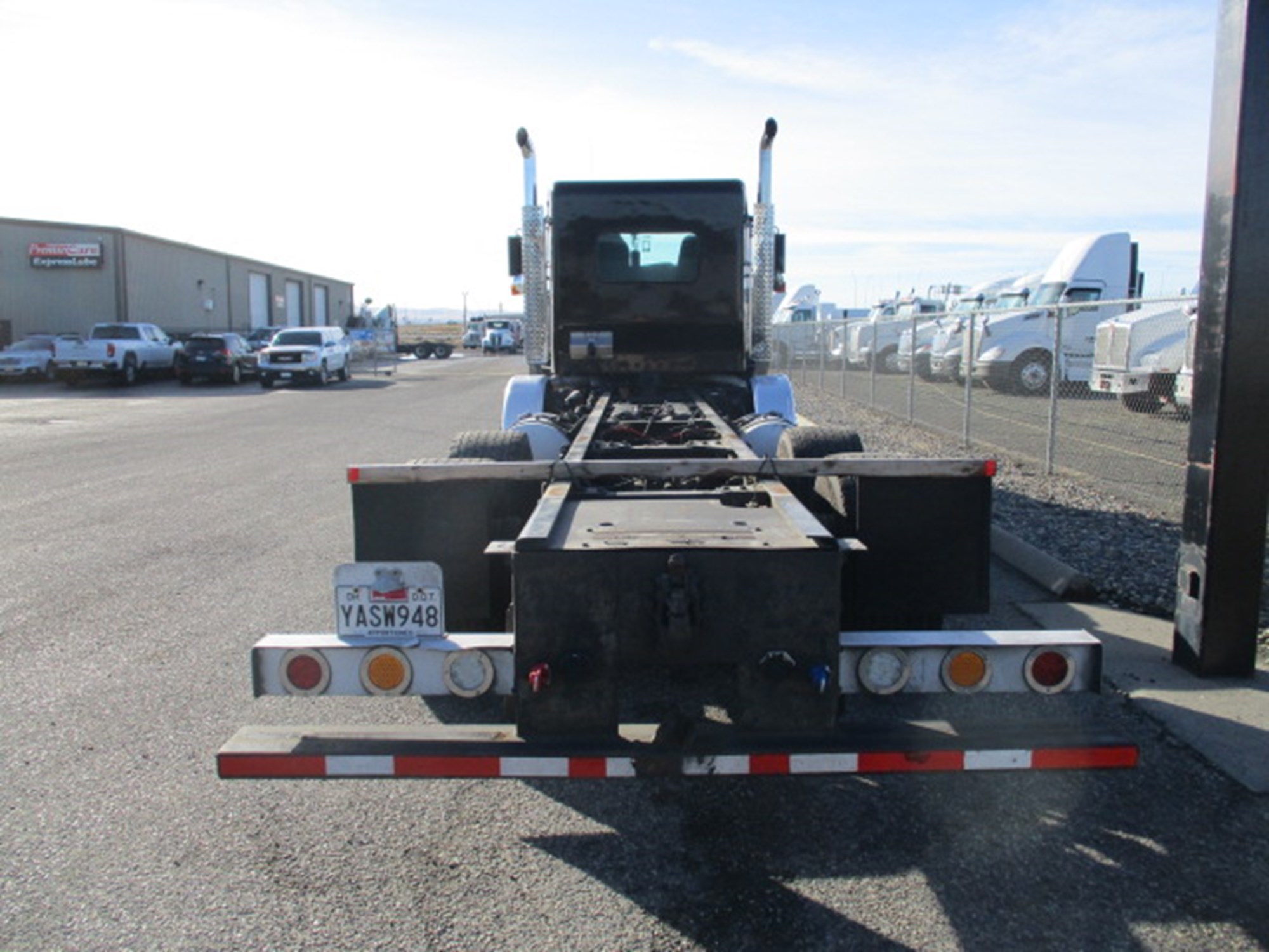 2013 Kenworth T800 - image 3 of 6