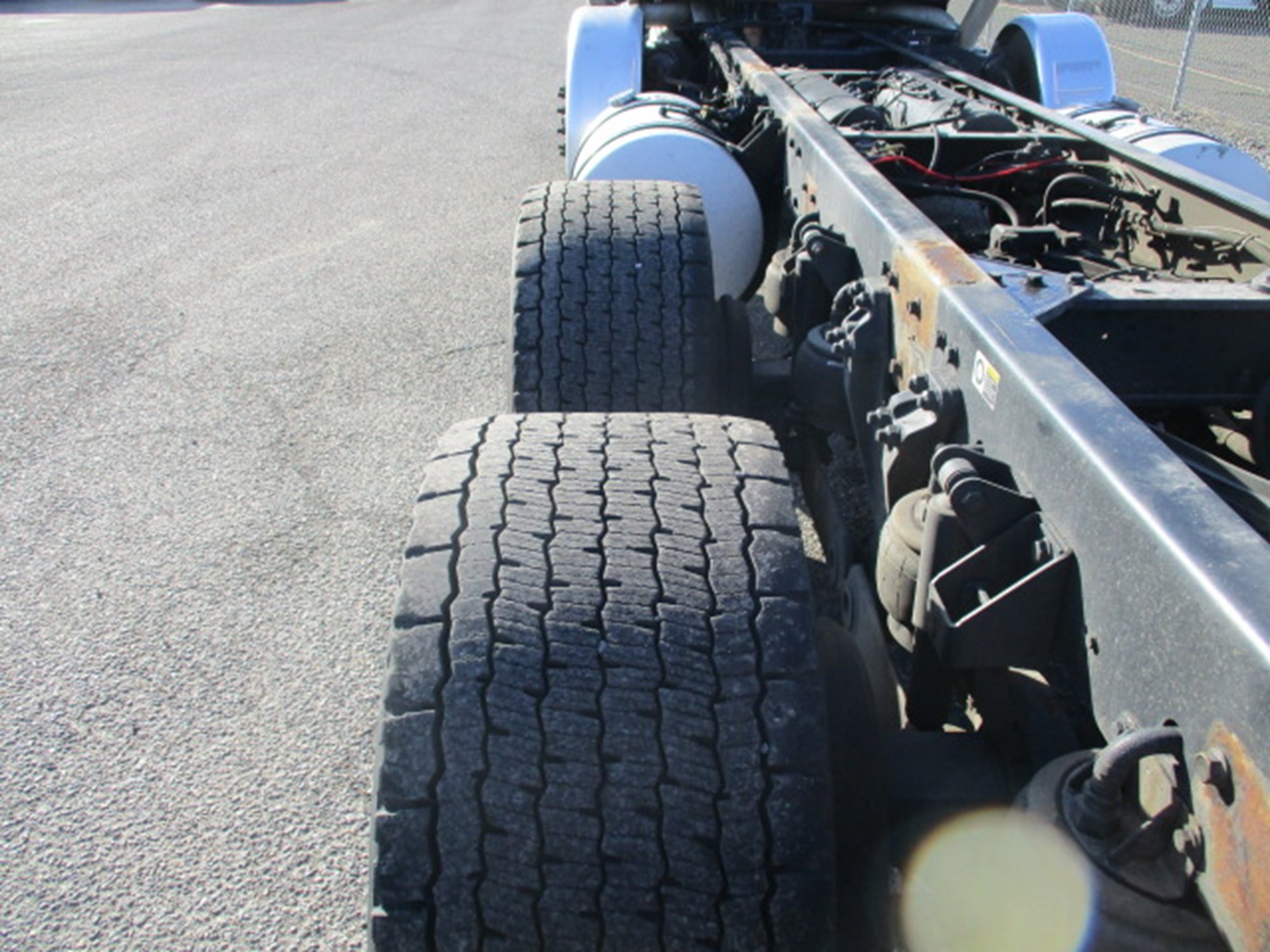 2013 Kenworth T800 - image 4 of 6