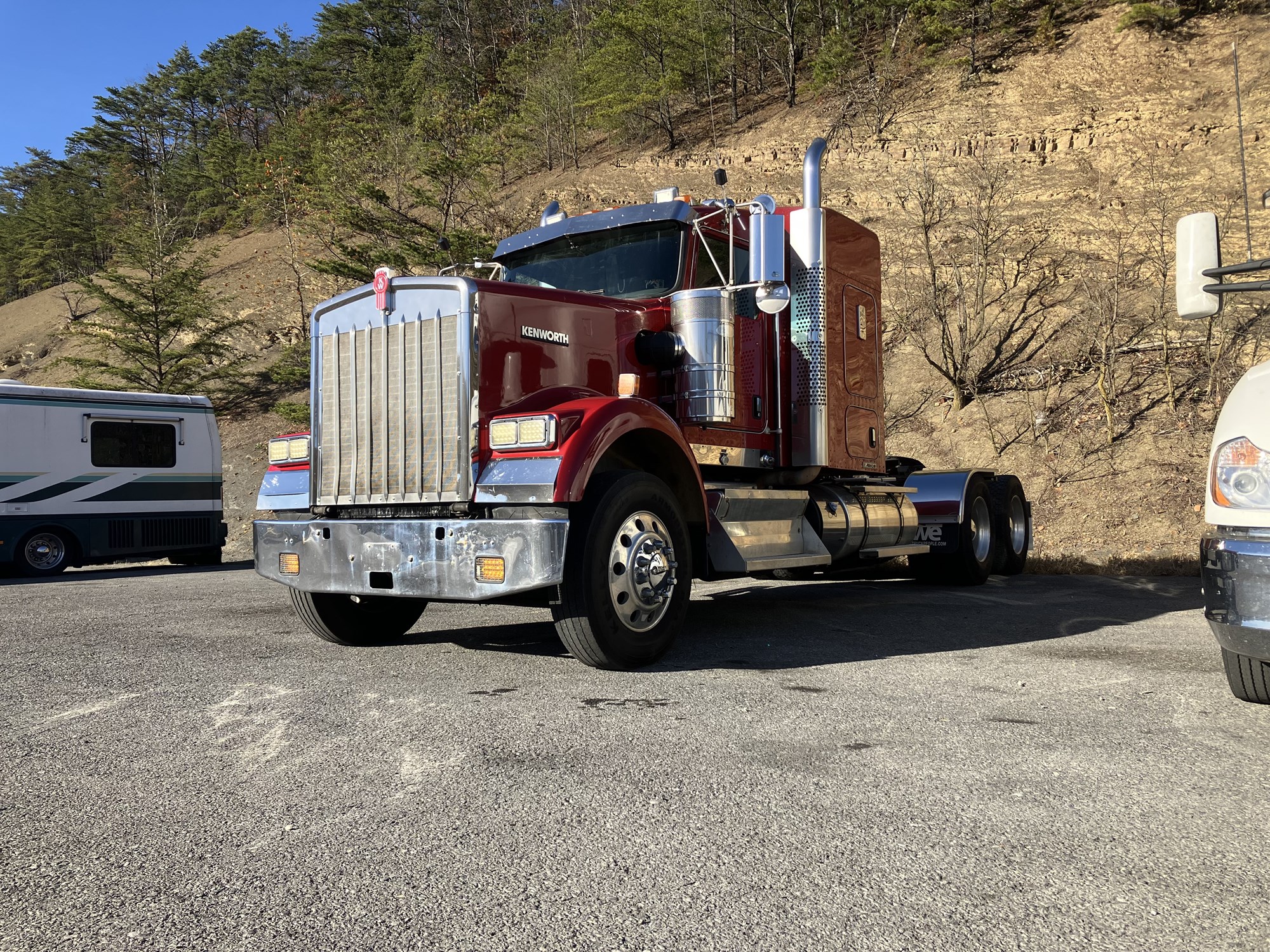 2014 Kenworth W900 - image 2