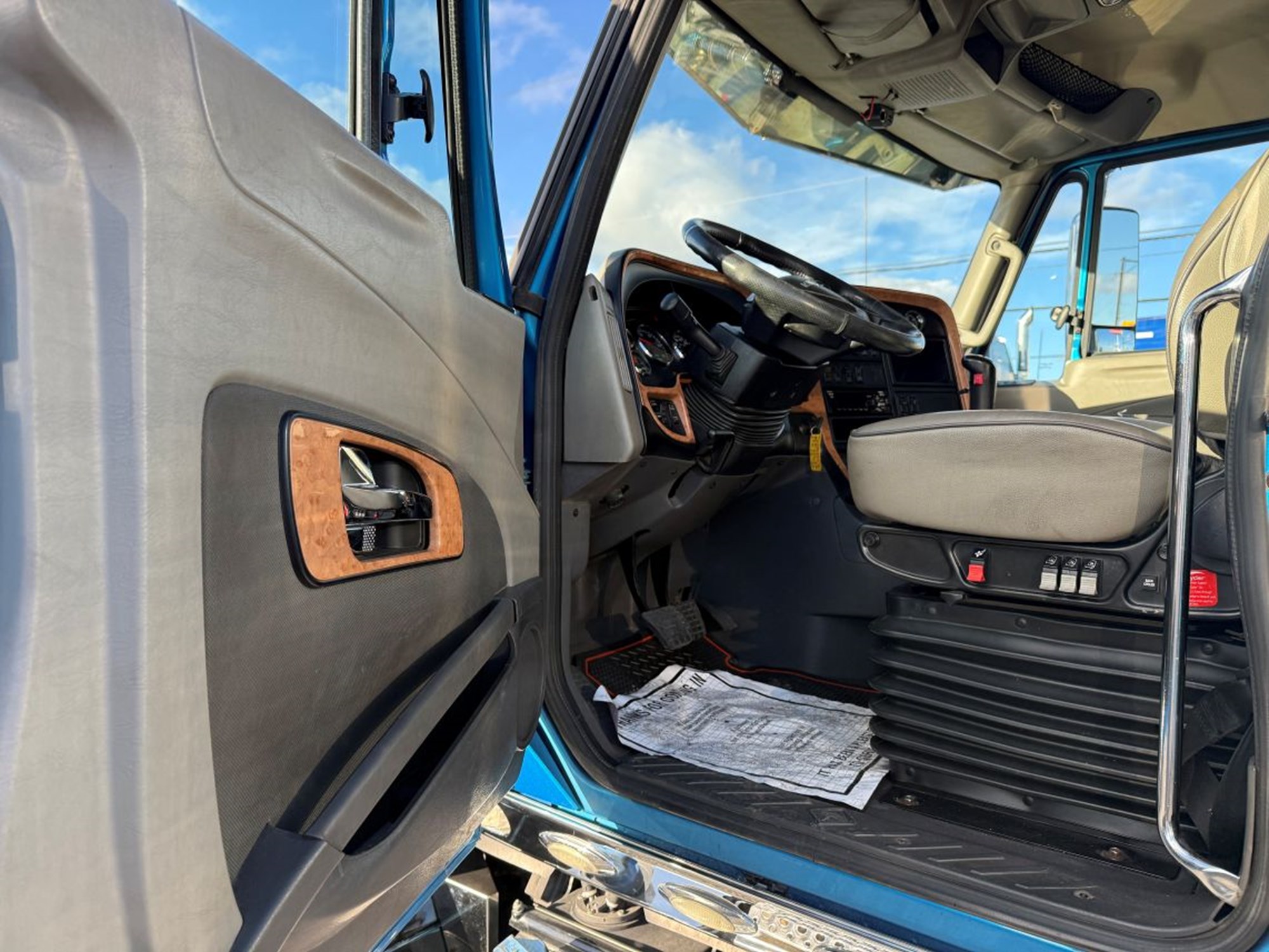 2016 International Lonestar - image 6 of 6