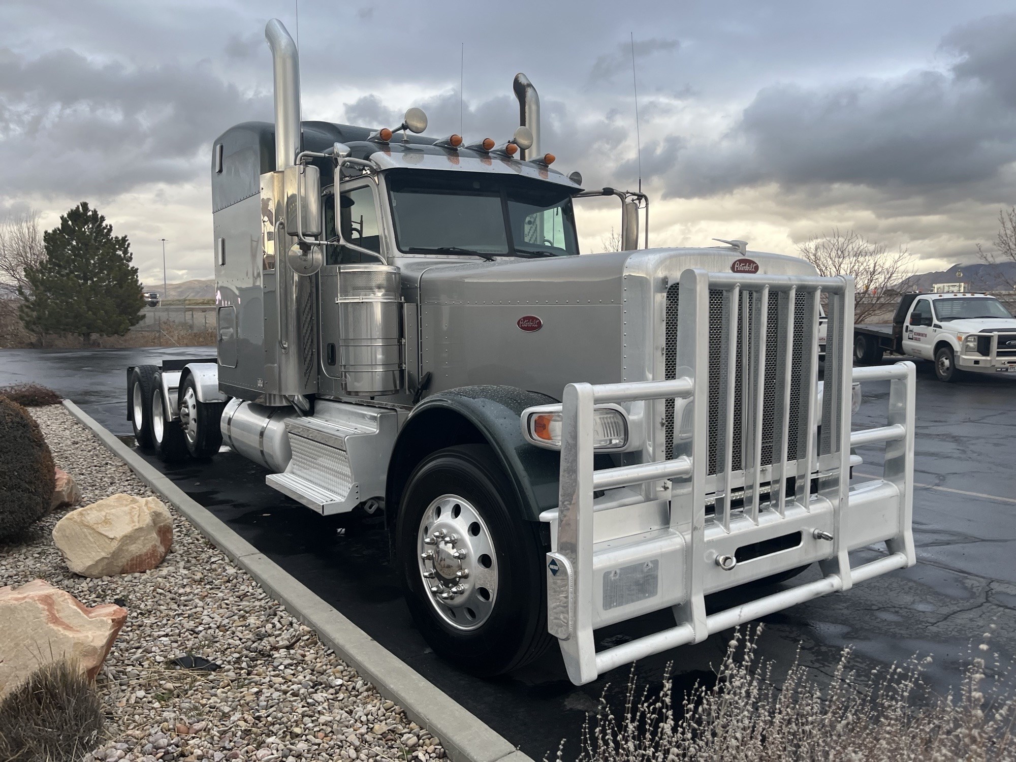 2018 Peterbilt 389 - image 4 of 6