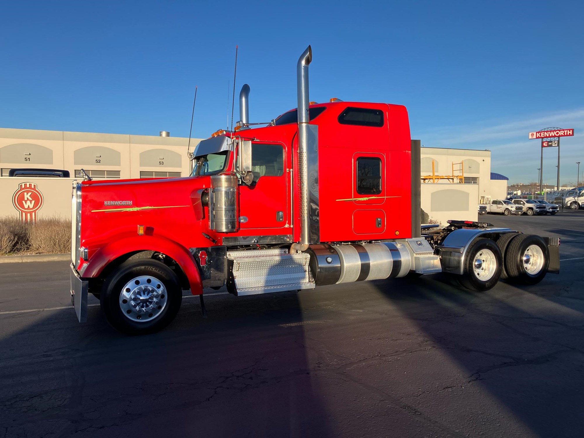 2018 Kenworth W900L 2018 Kenworth W900L - image 1 of 6