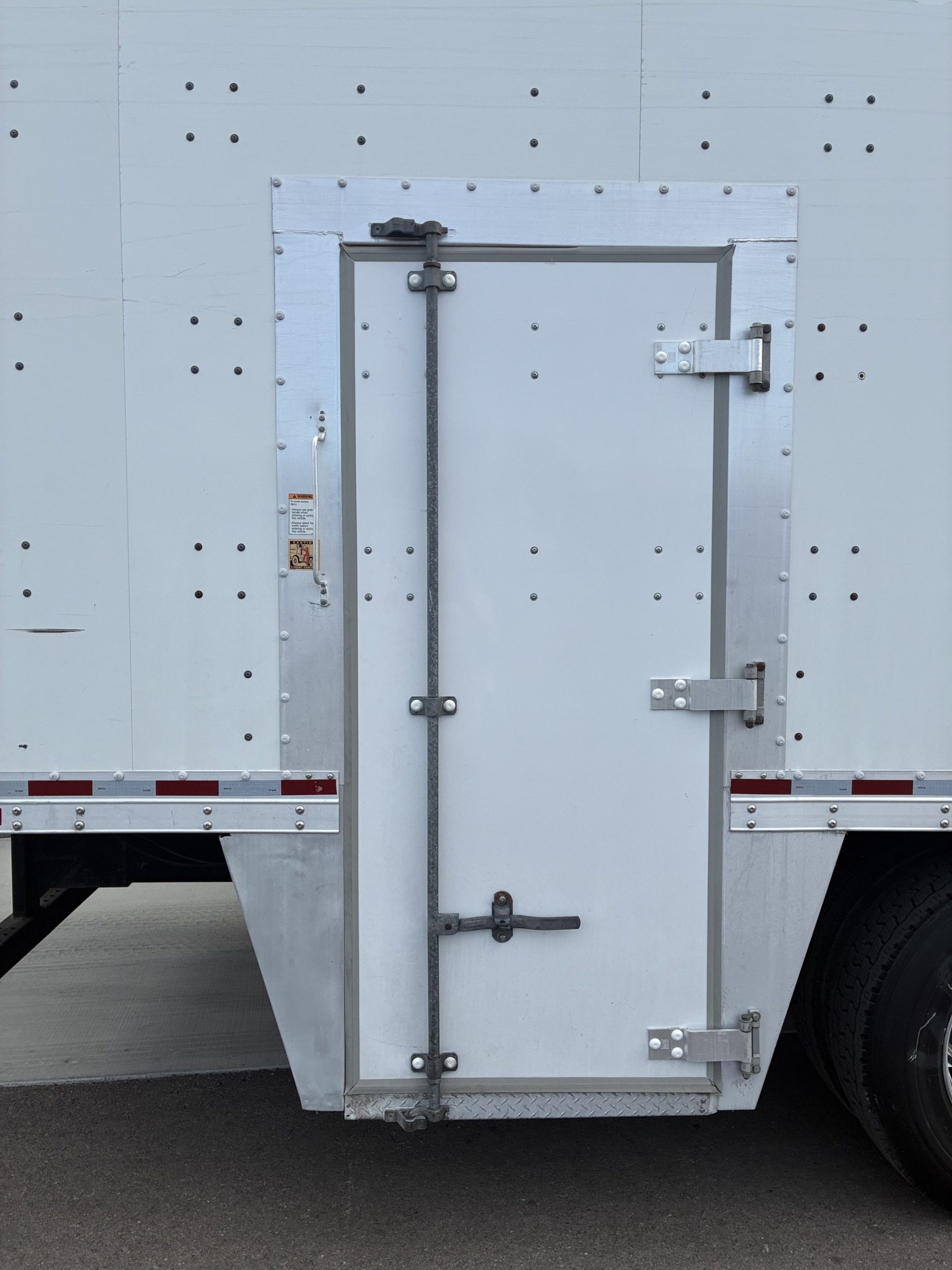 2018 Kenworth T270 - image 3