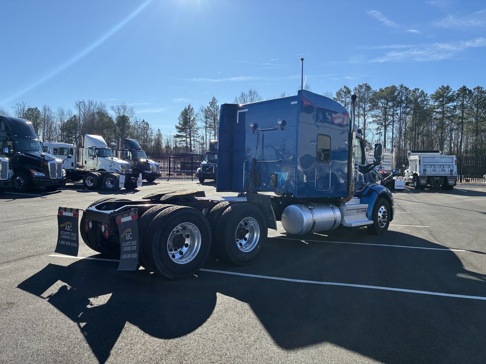 2020 Peterbilt 579 - image 5 of 6