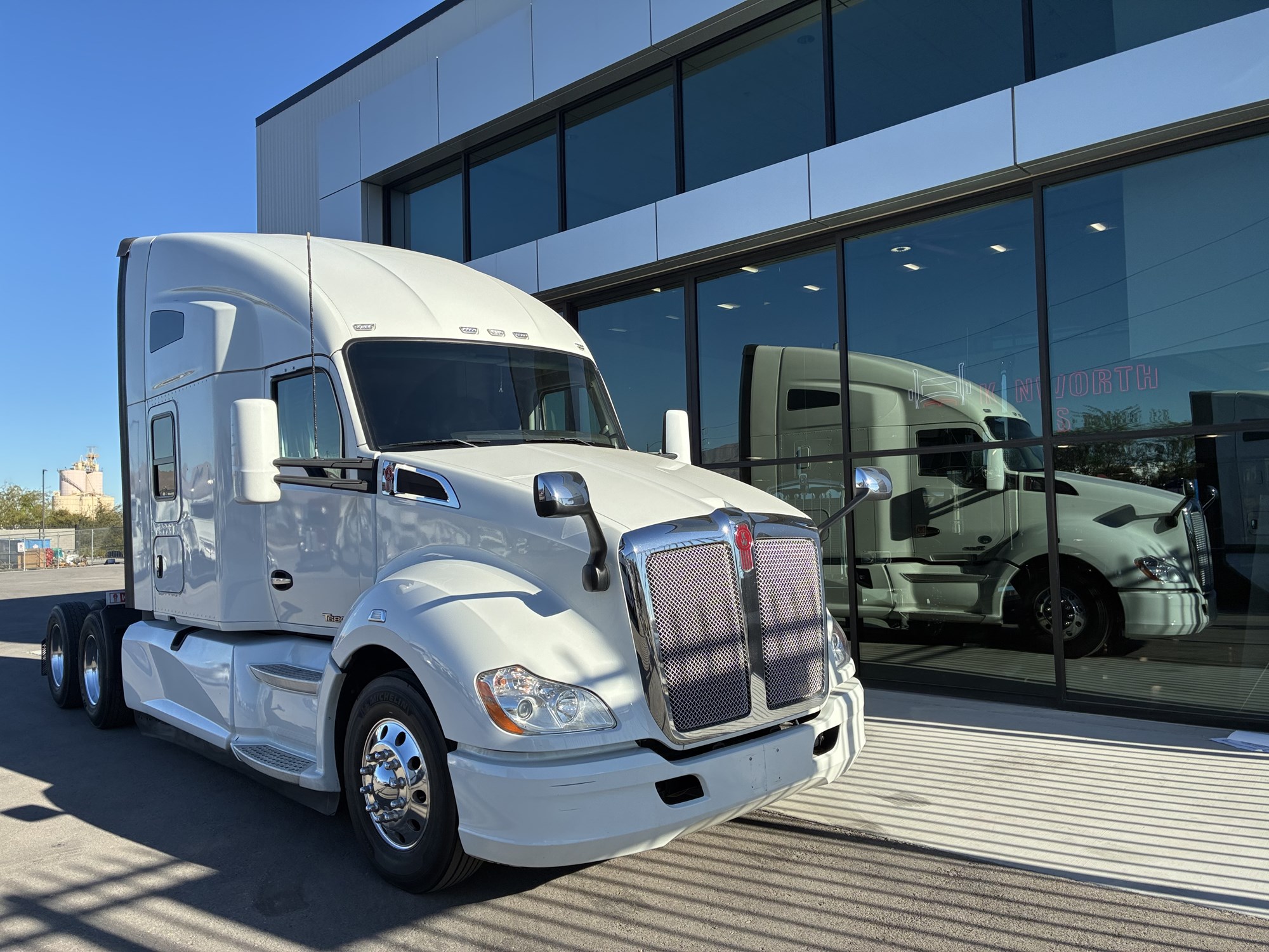 2020 Kenworth T680 - image 1 of 6