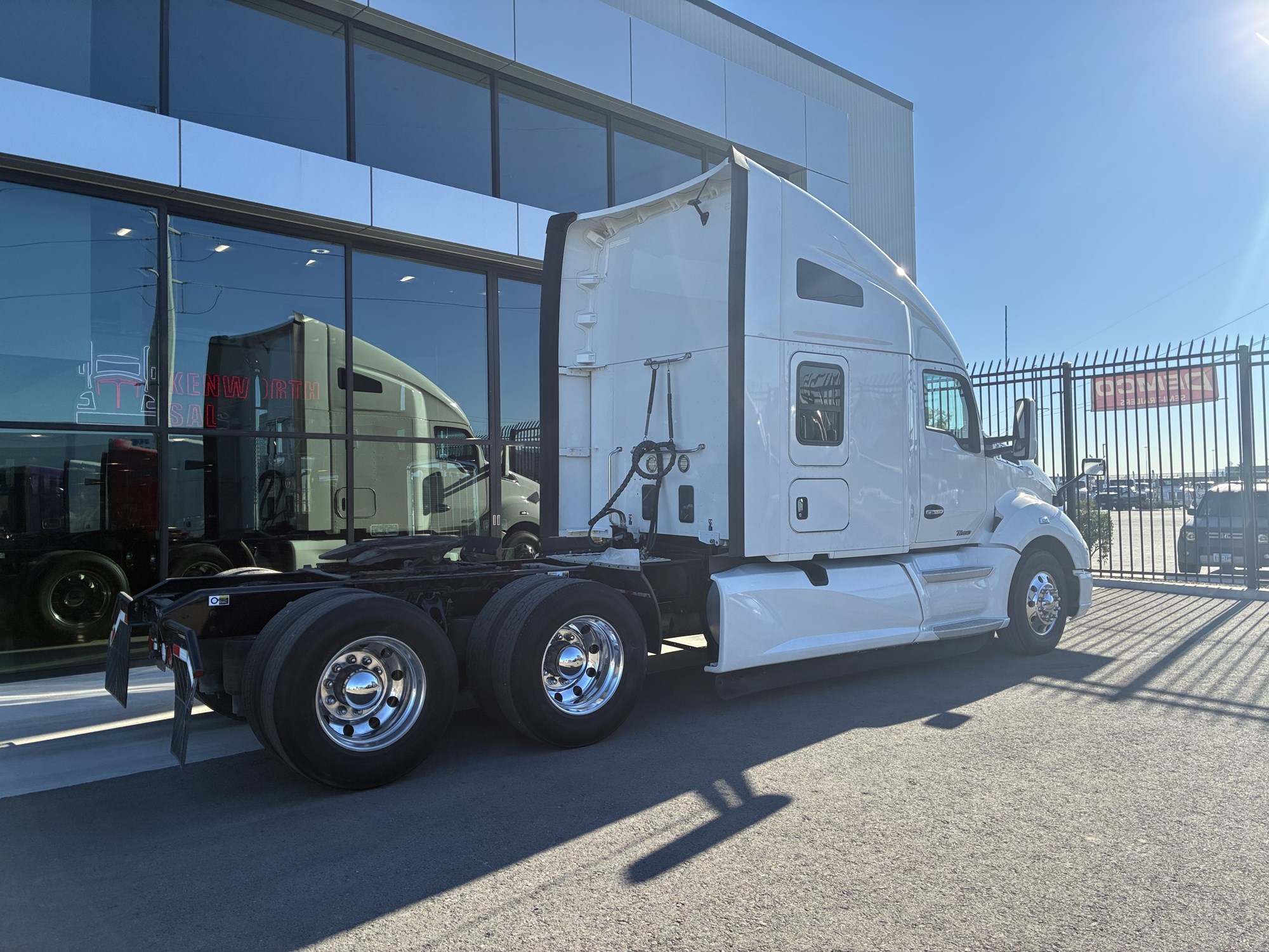 2020 Kenworth T680 - image 3 of 6
