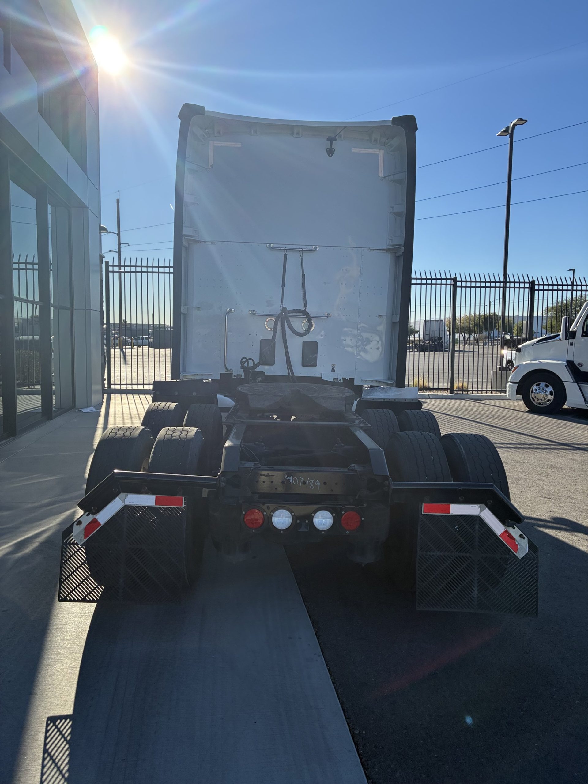 2020 Kenworth T680 - image 4 of 6