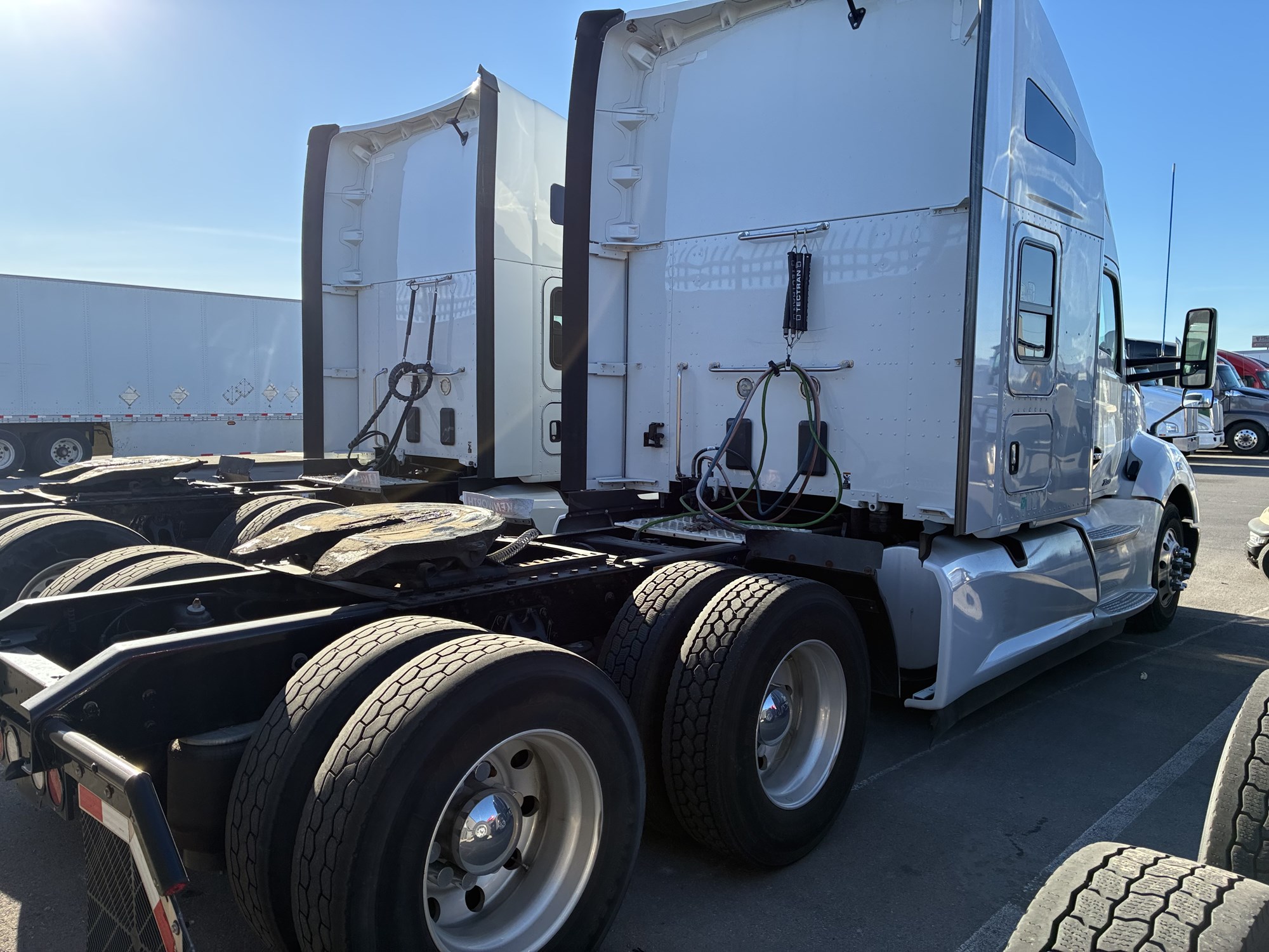 2020 Kenworth T680 2020 Kenworth T680 - image 3 of 4